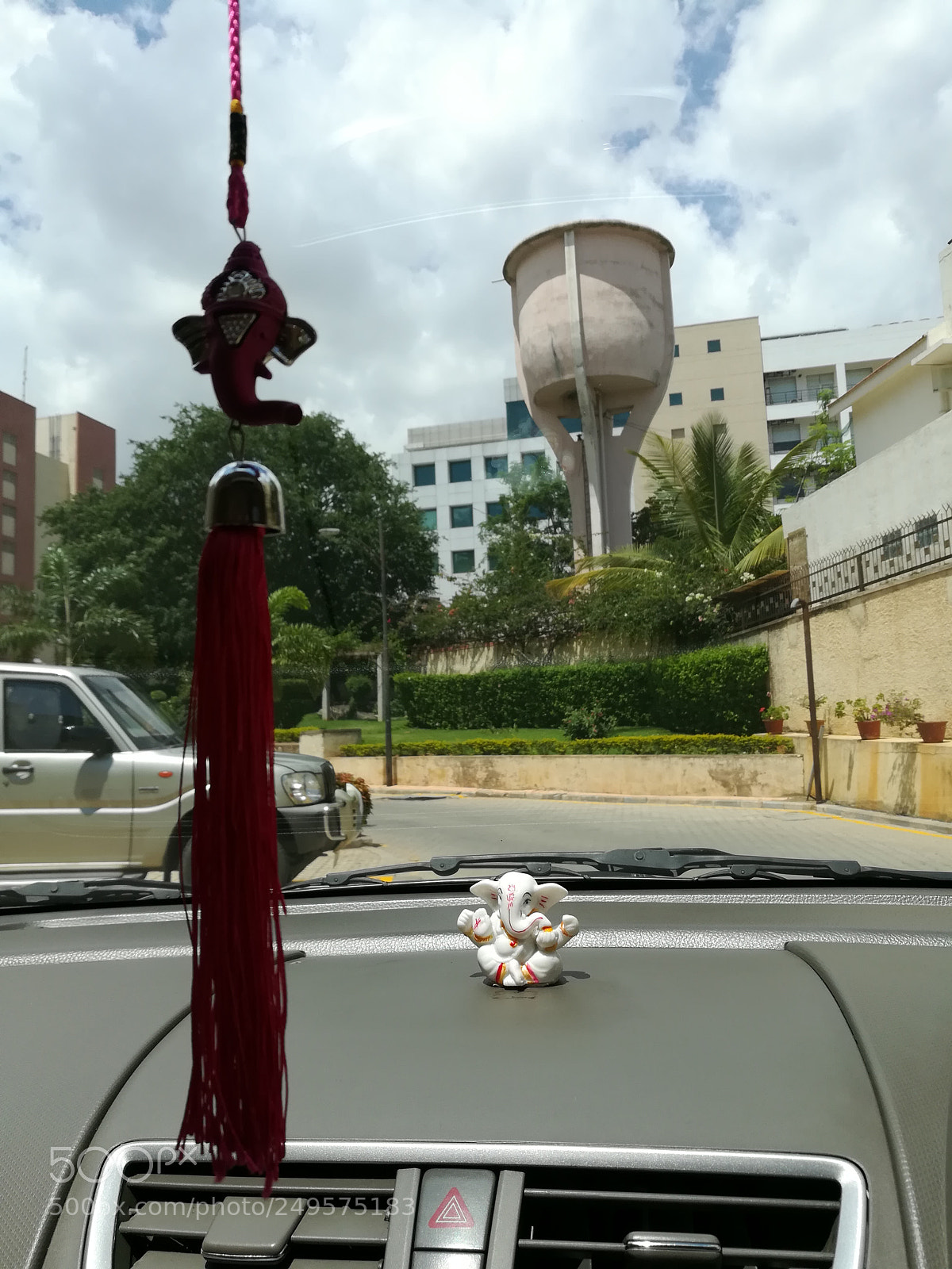 HUAWEI honor 6x sample photo. Car ganesha photography