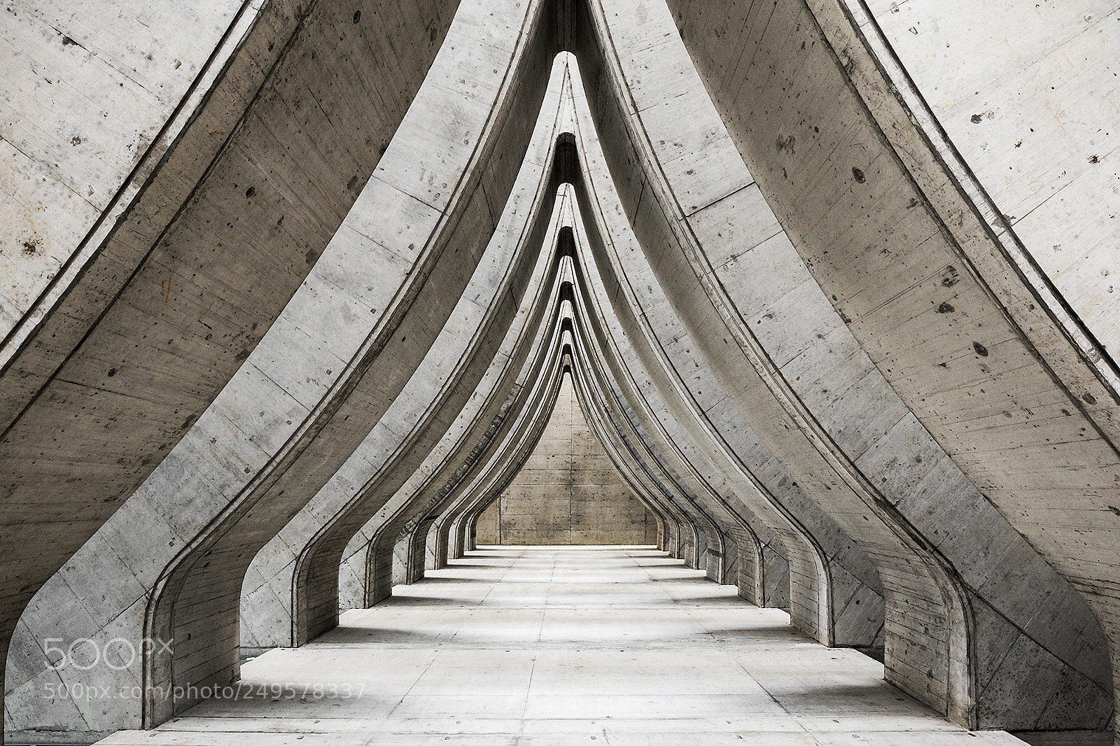 Canon EOS 5D Mark IV sample photo. Beton brut photography