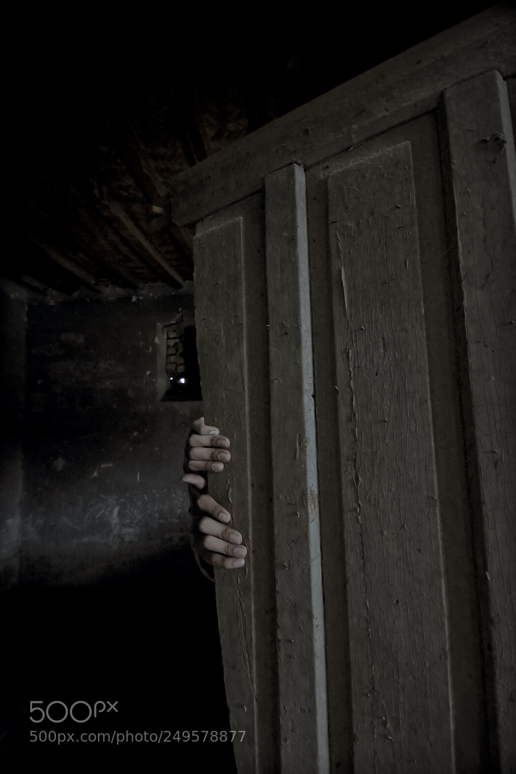 Nikon D7200 sample photo. Behind the door conflict photography