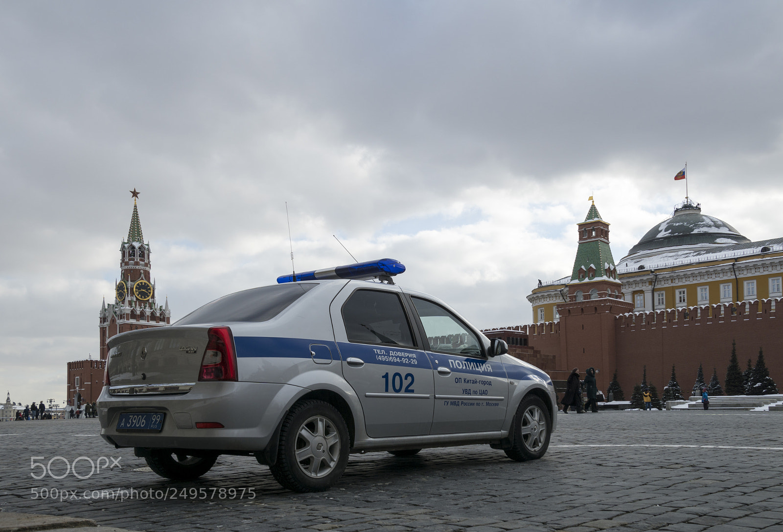 Sony ILCA-77M2 sample photo. Red square workers 1 photography