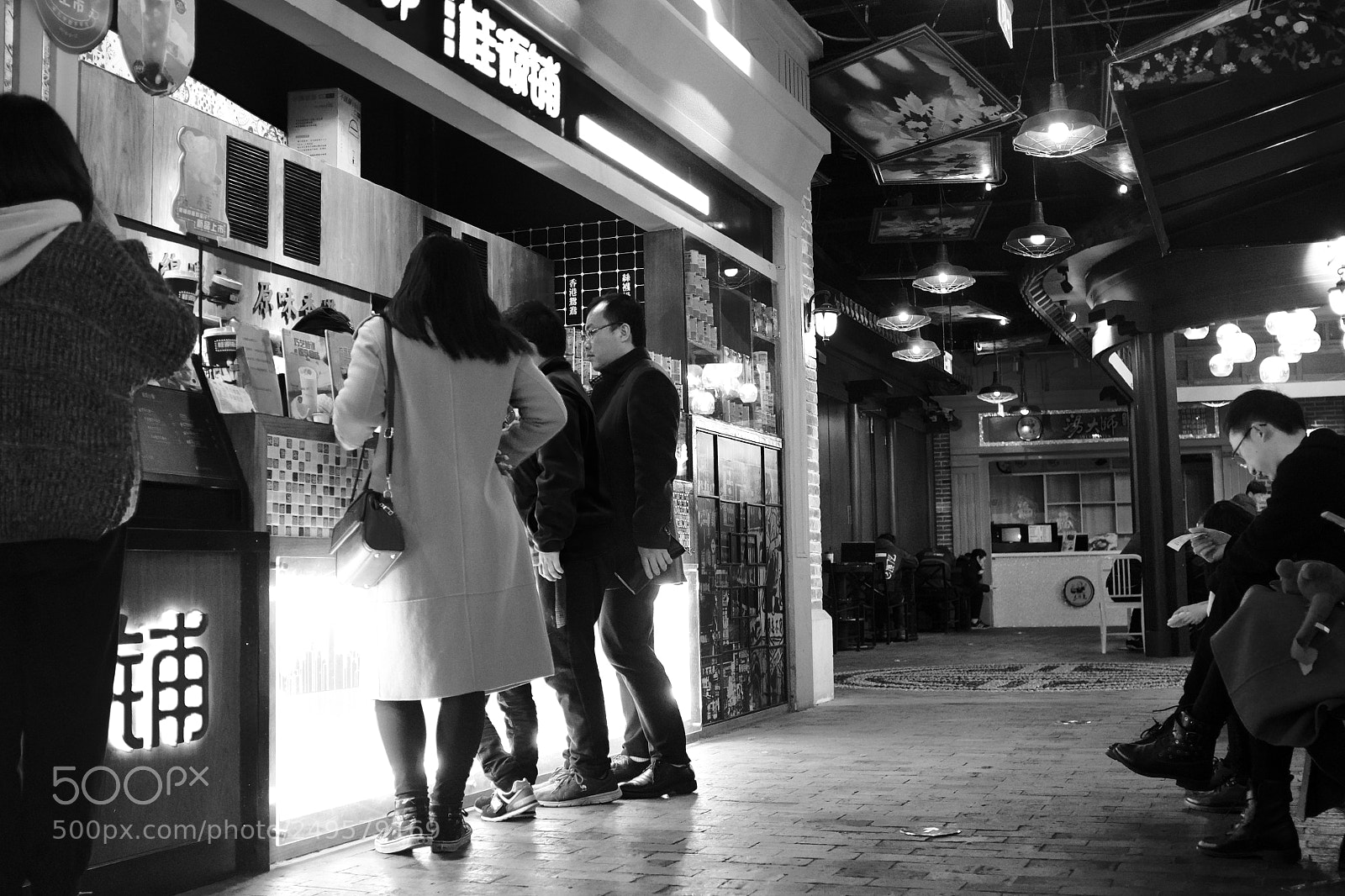 Fujifilm X100T sample photo. Waiting for milk tea photography