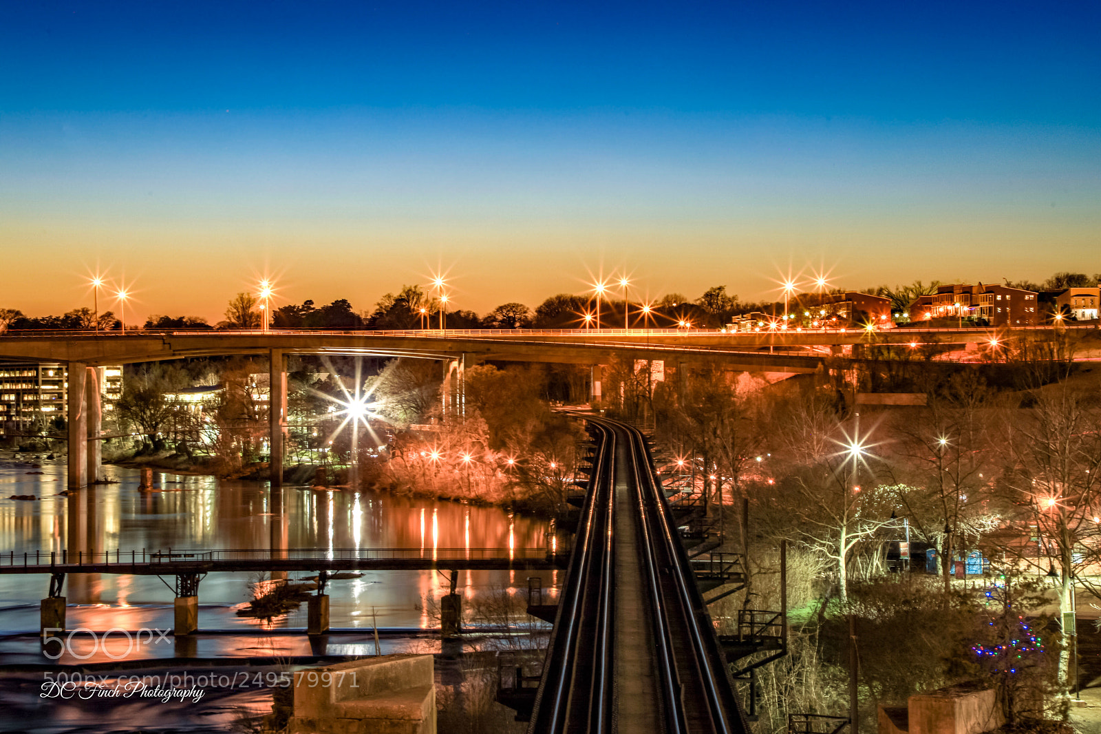 Canon EOS 5D Mark IV sample photo. River cityscape photography