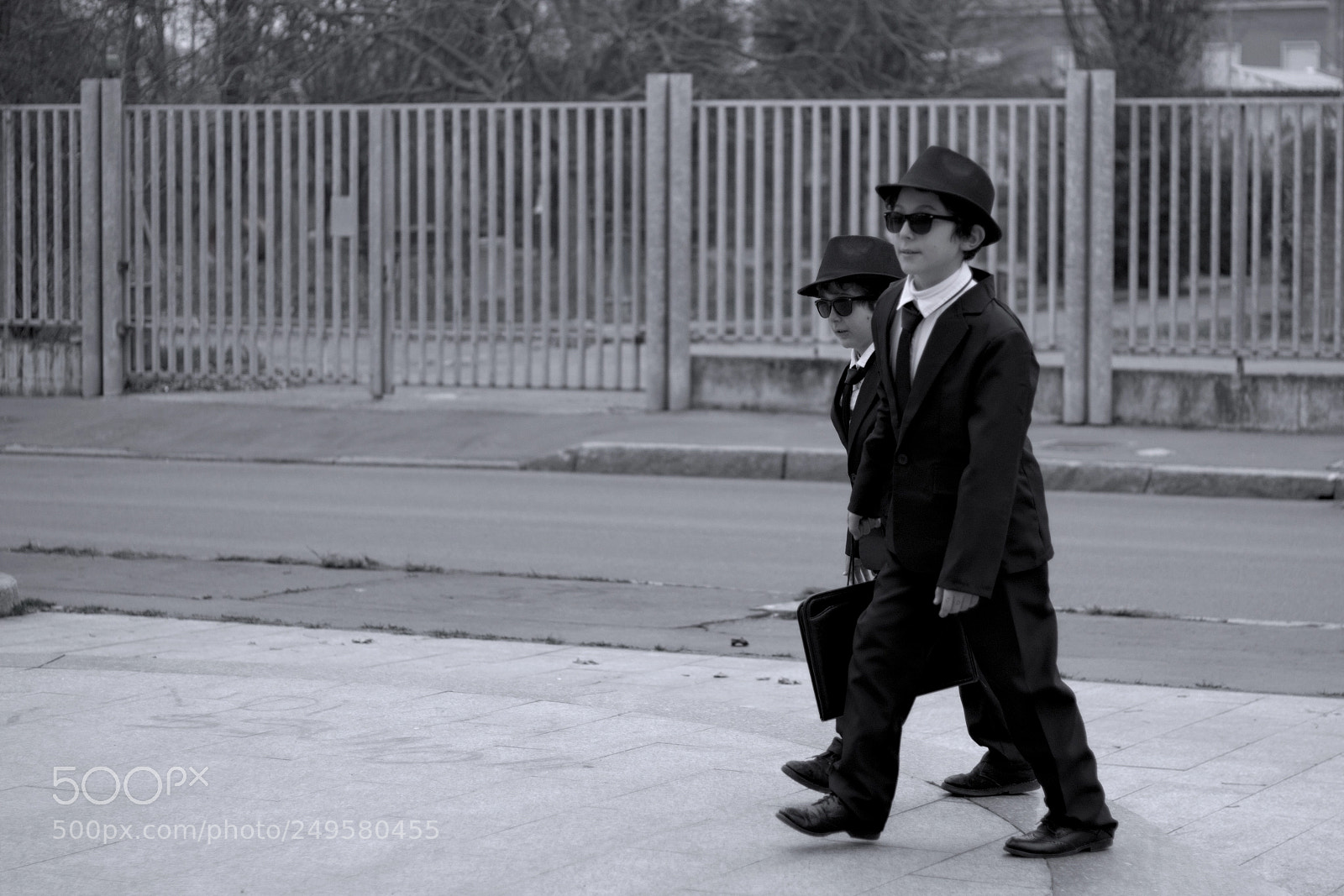 Canon EOS 1300D (EOS Rebel T6 / EOS Kiss X80) + Canon EF 50mm F1.8 STM sample photo. The blues brothers photography