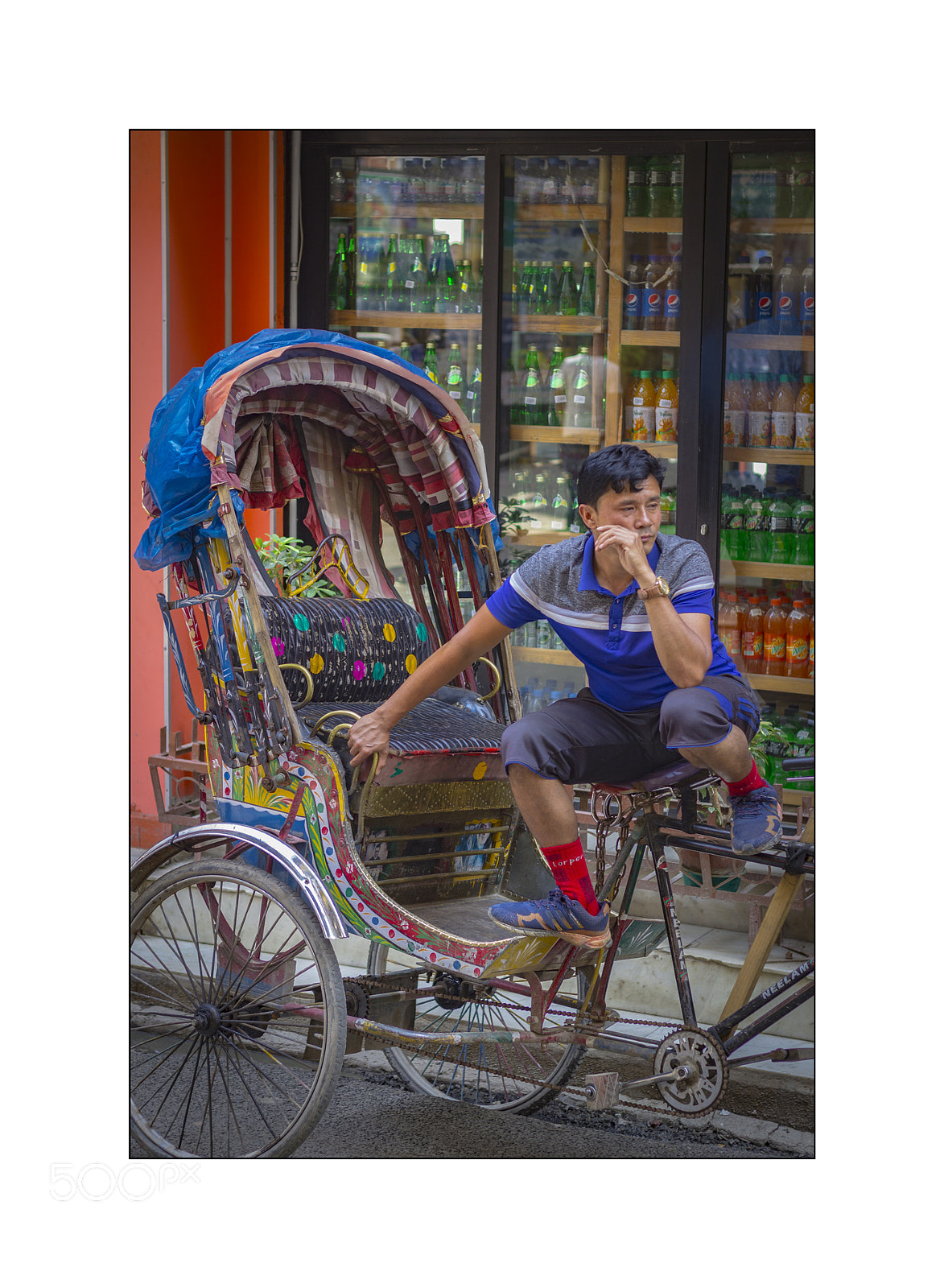 Canon EOS 600D (Rebel EOS T3i / EOS Kiss X5) sample photo. Cabbie waiting for his photography