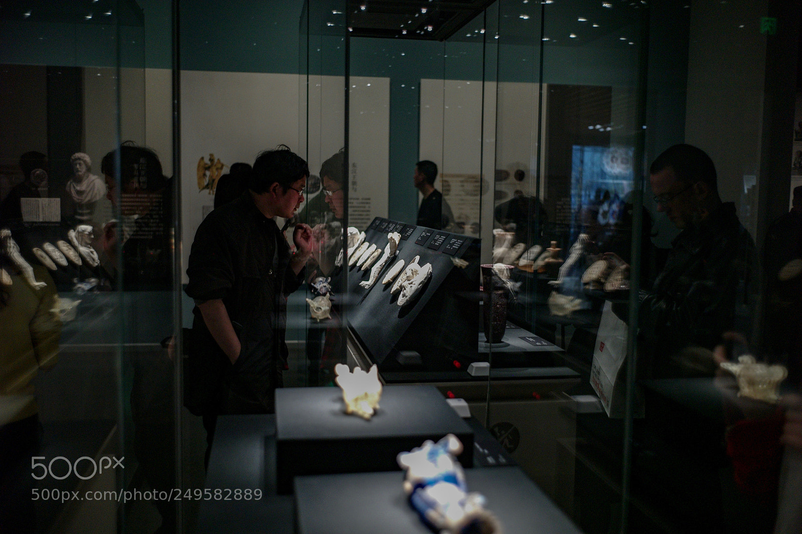 Leica M9 sample photo. In museum photography