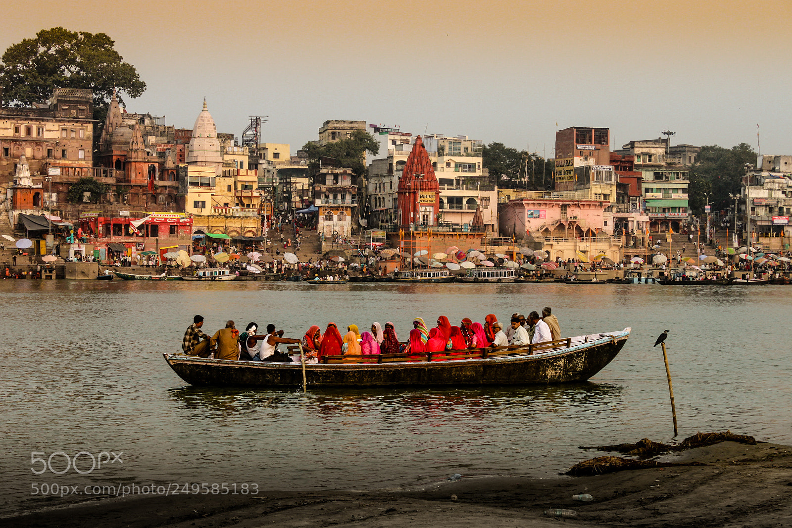 Canon EOS 500D (EOS Rebel T1i / EOS Kiss X3) sample photo. Varanasi, a primera hora photography