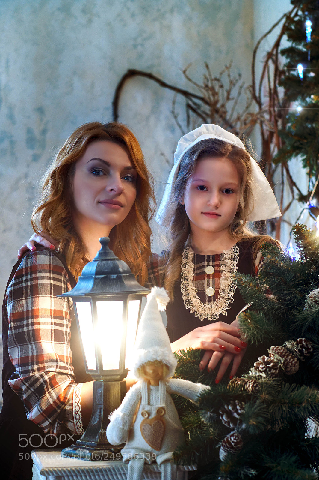 Sony SLT-A58 sample photo. Family near christmas tree. photography