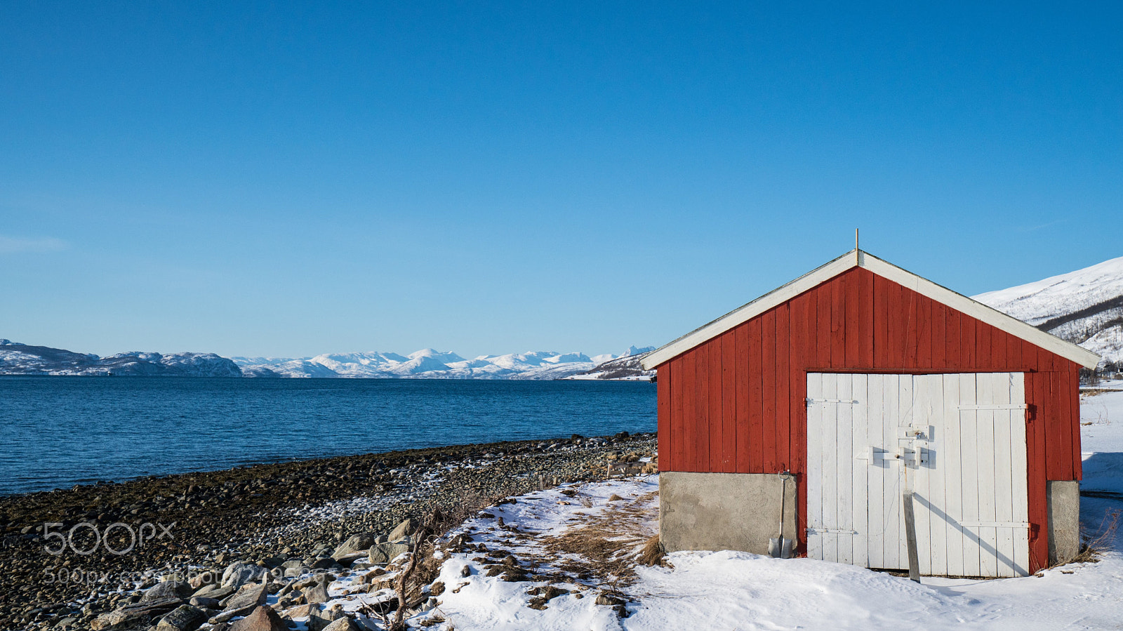 Sony a7R II sample photo. Red cabin photography