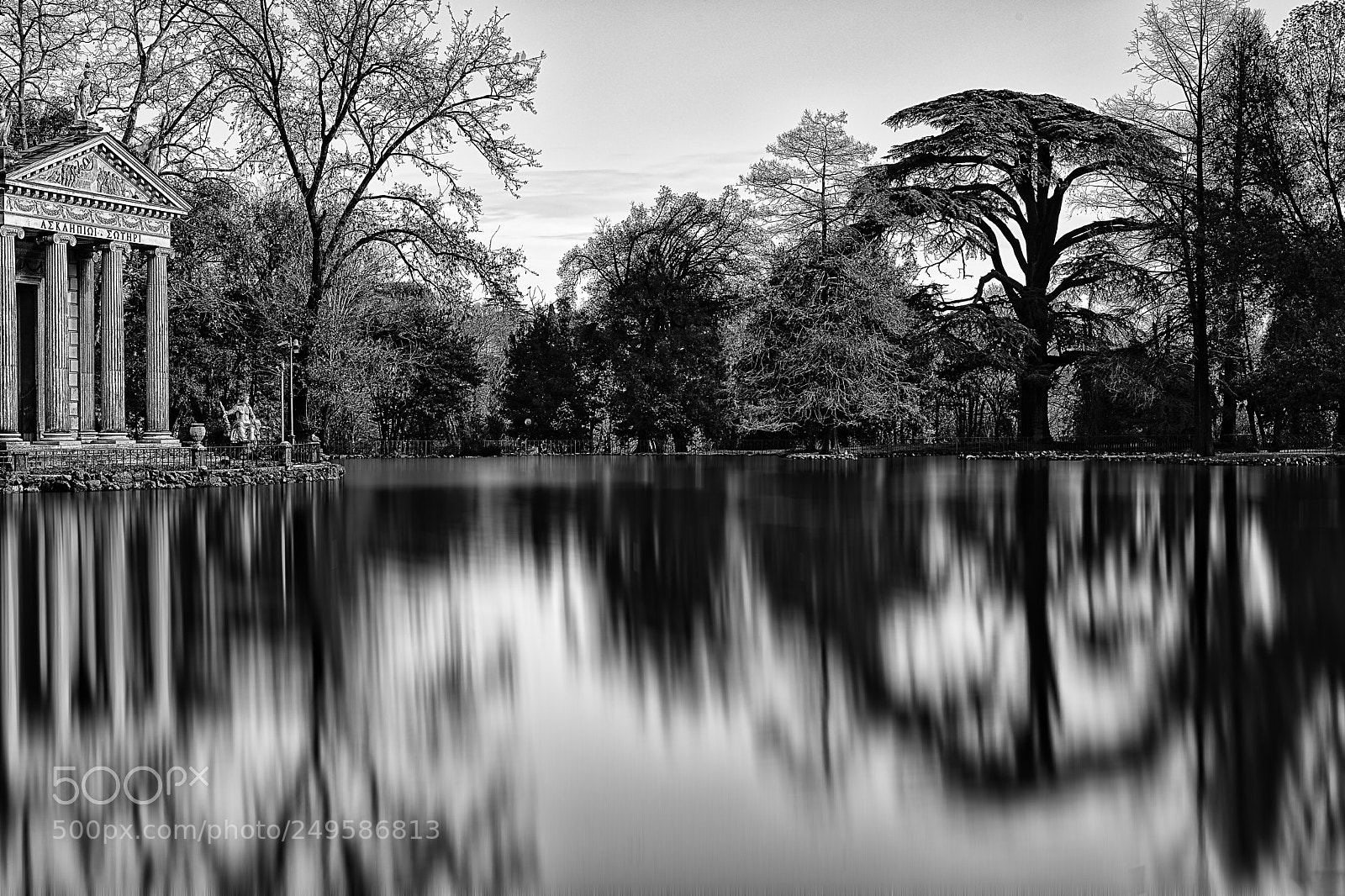 Canon EOS 5D Mark IV sample photo. Pond in winter, villa photography