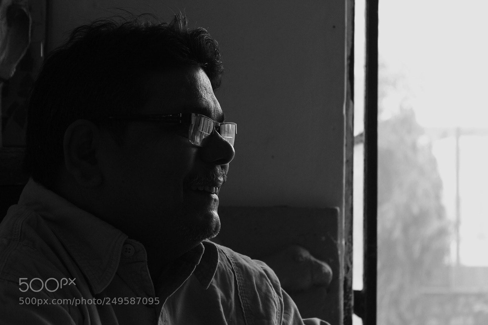Canon EOS 600D (Rebel EOS T3i / EOS Kiss X5) sample photo. Teacher smiling photography