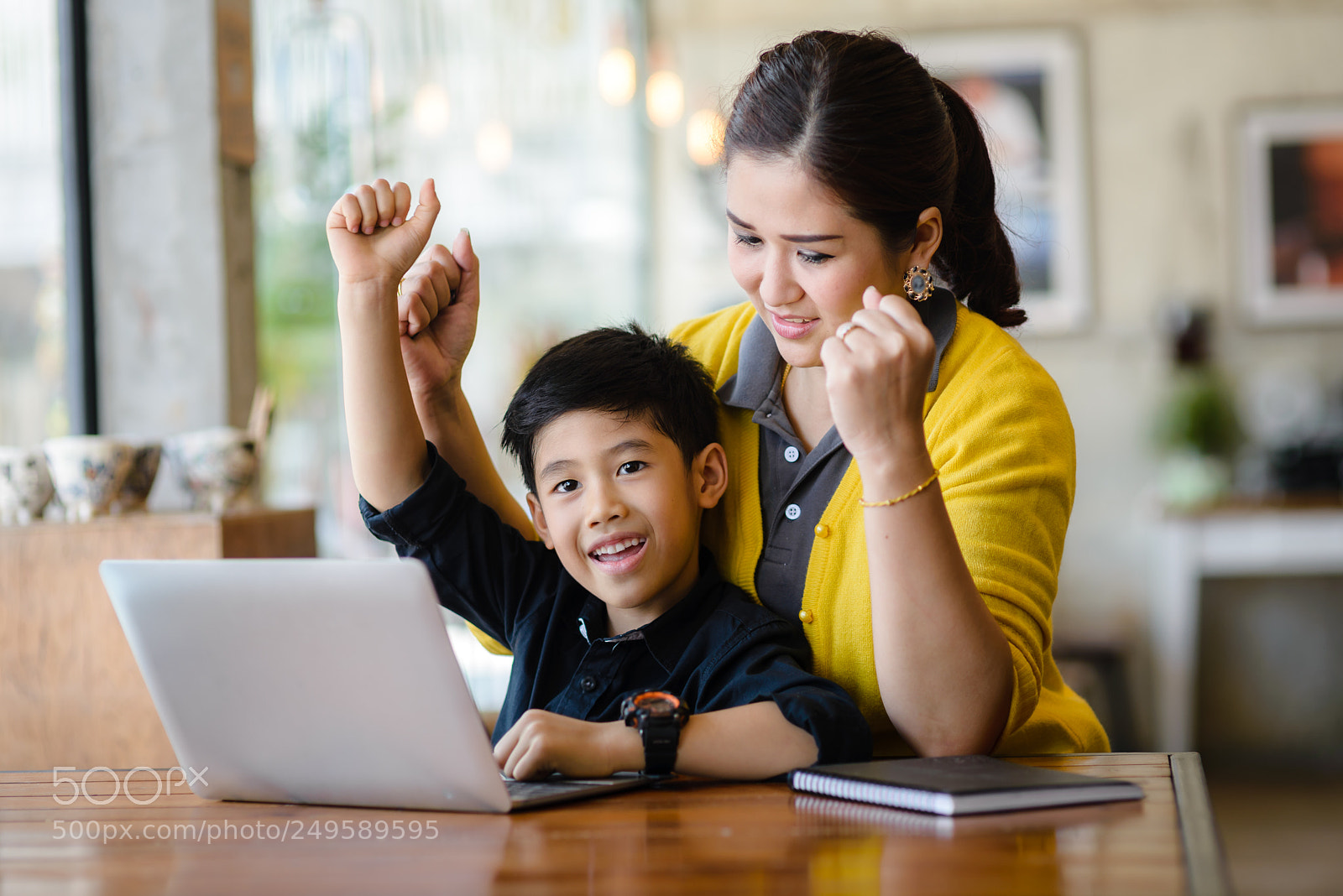 Nikon D600 sample photo. Happy asian mother and photography
