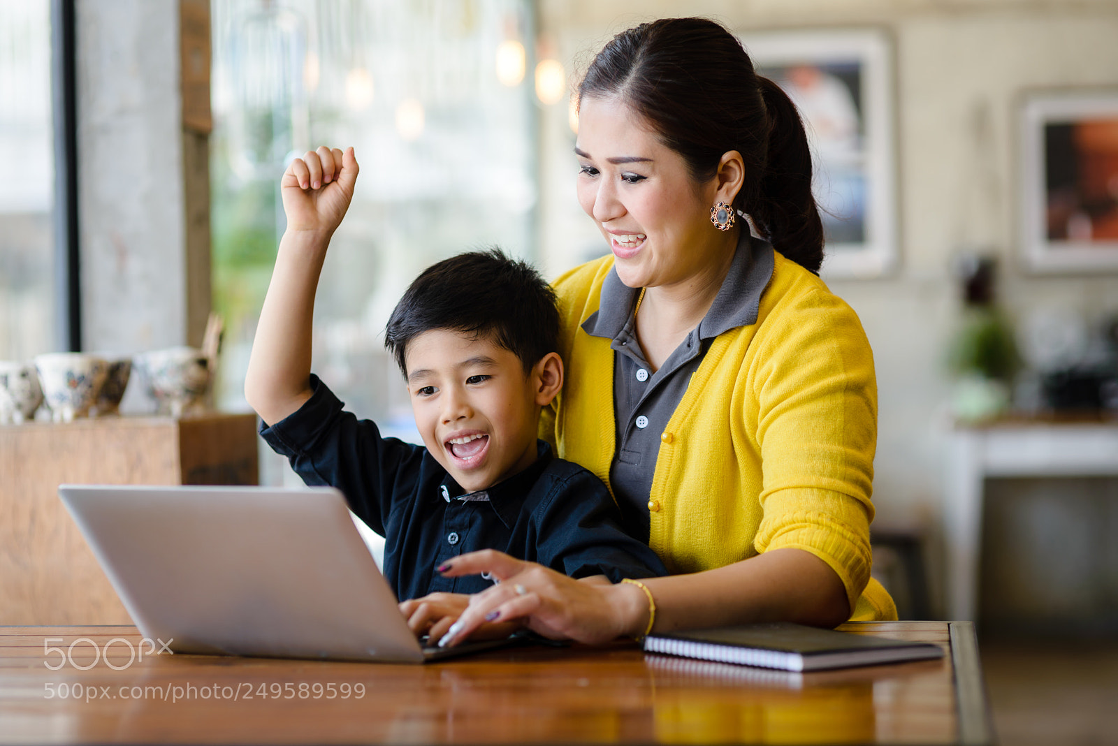 Nikon D600 sample photo. Happy asian mother and photography