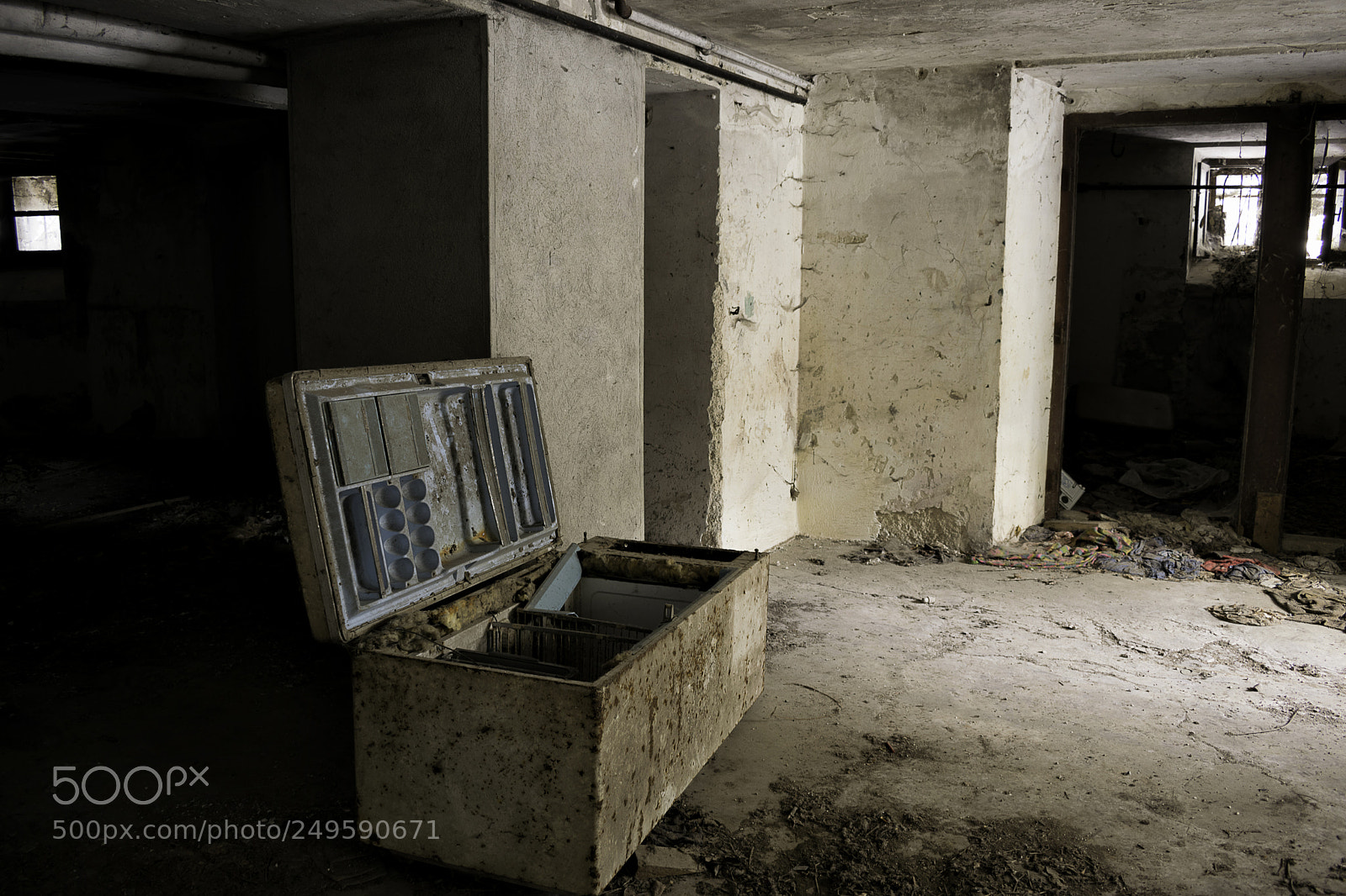 Nikon D5300 sample photo. Old rusted fridge photography