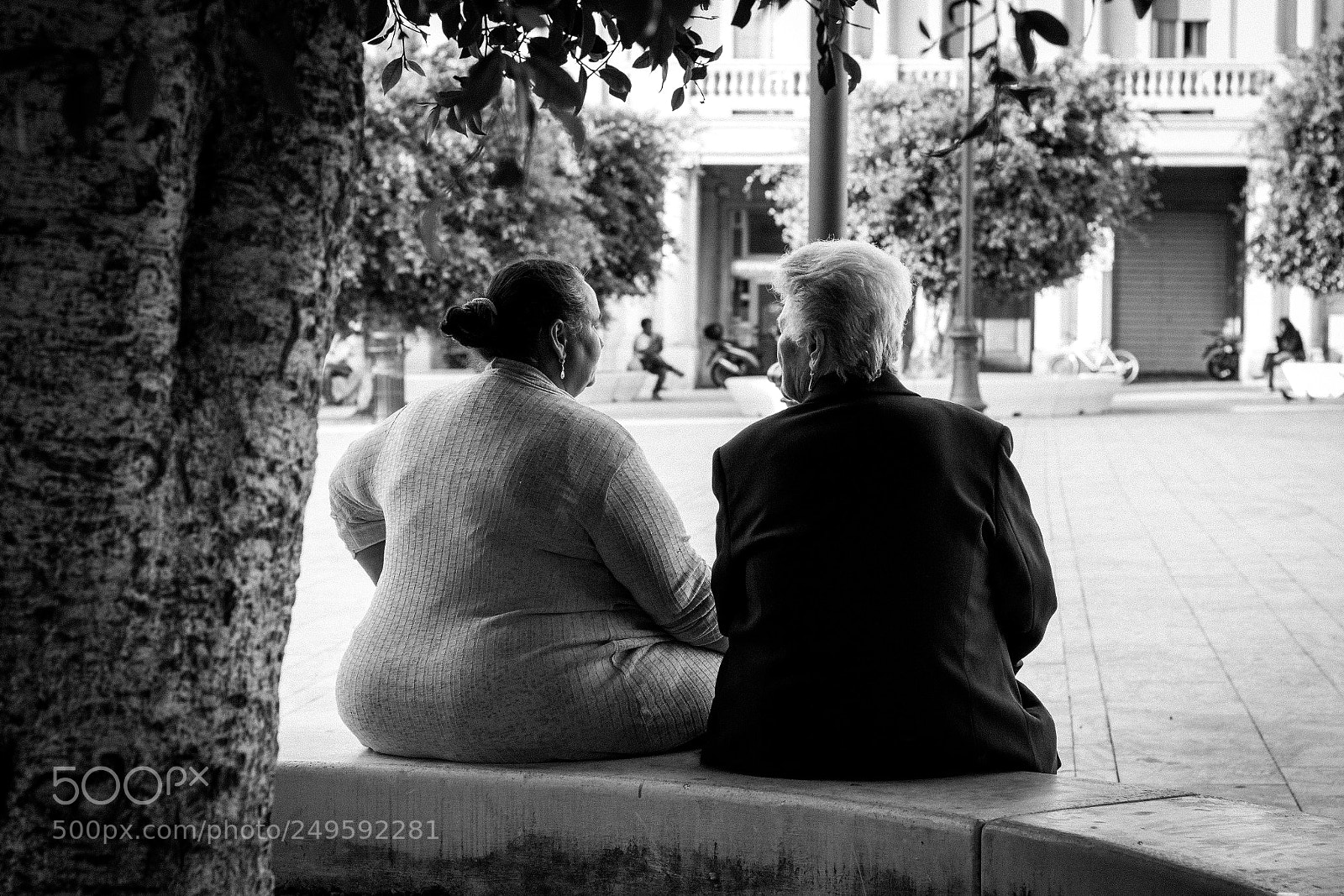 Canon EOS 700D (EOS Rebel T5i / EOS Kiss X7i) sample photo. Old ladies in the photography