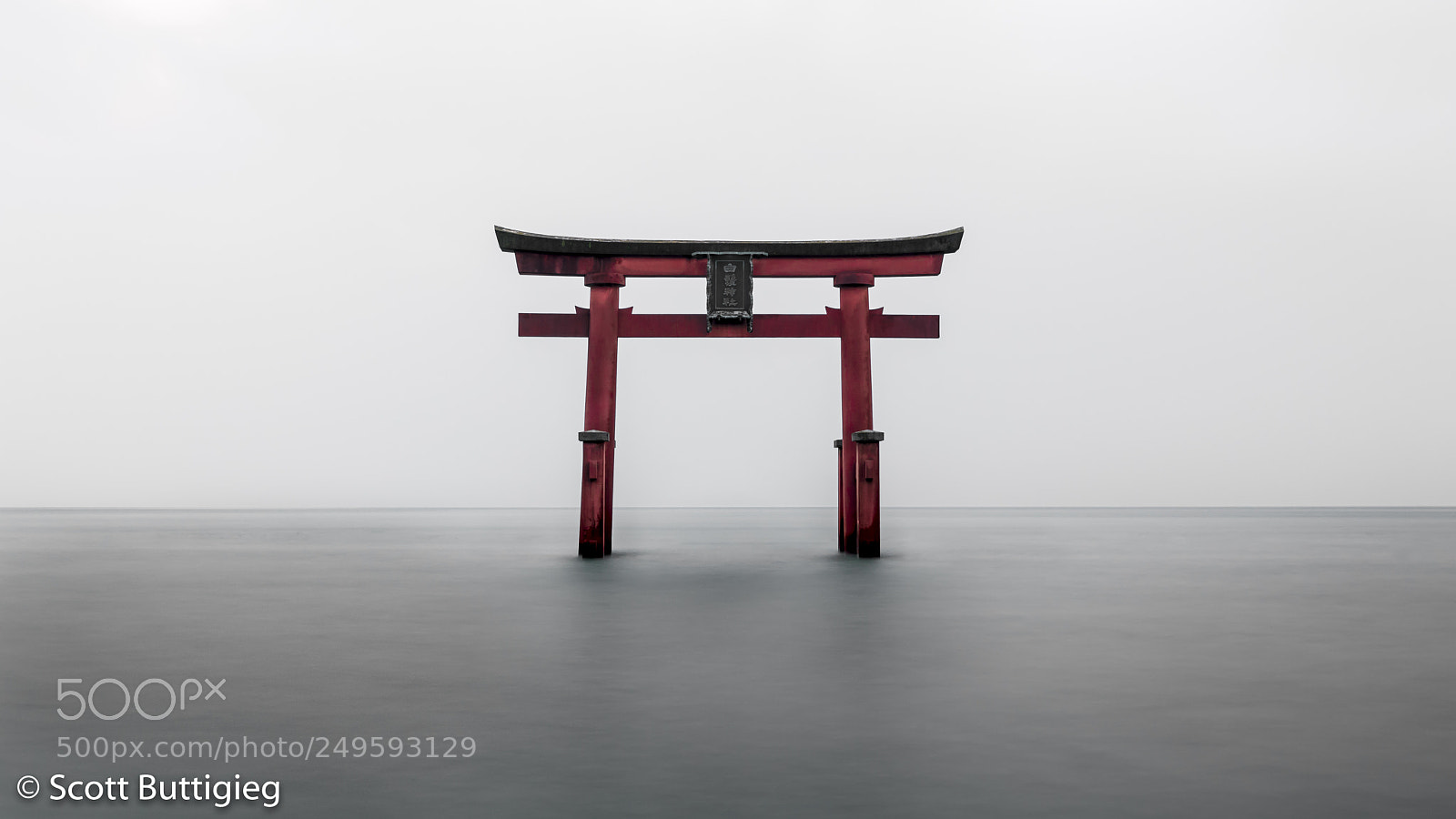 Canon EOS 5D Mark IV sample photo. The floating gate photography