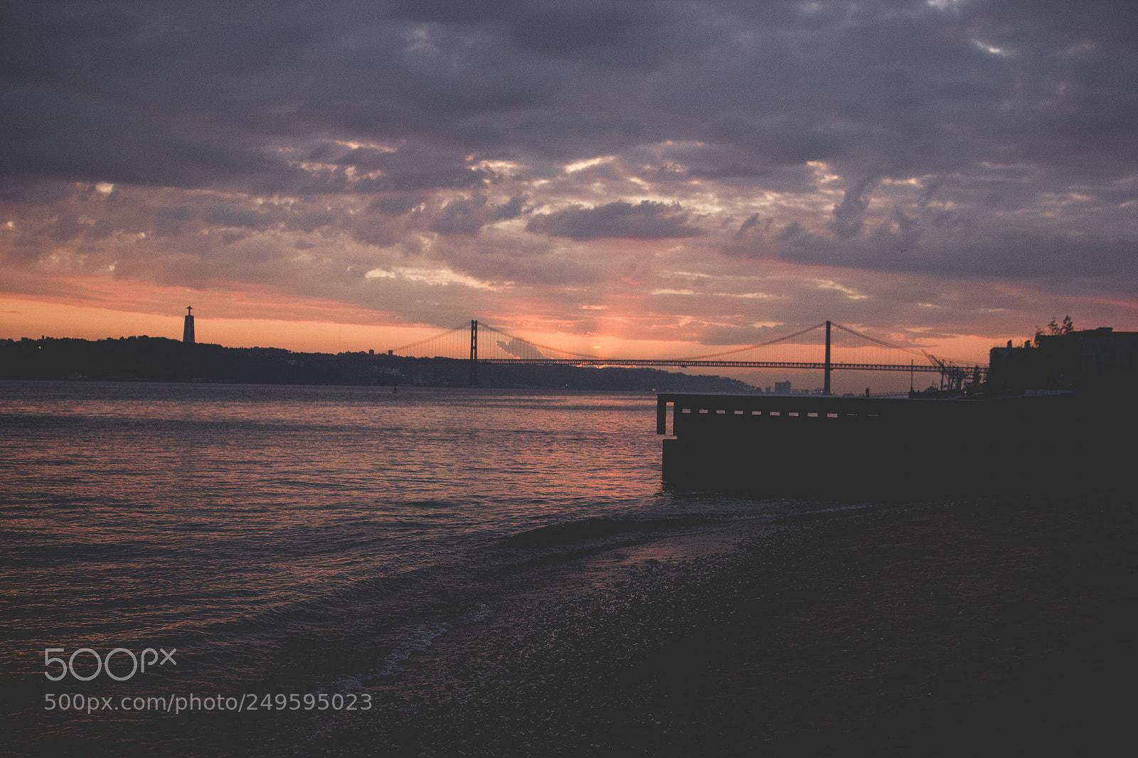 Canon EOS 550D (EOS Rebel T2i / EOS Kiss X4) sample photo. Lisbon sunset photography
