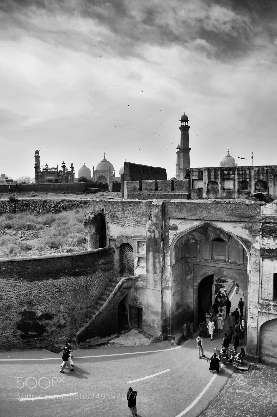 Nikon D300 sample photo. Badshahi mosque from distant photography