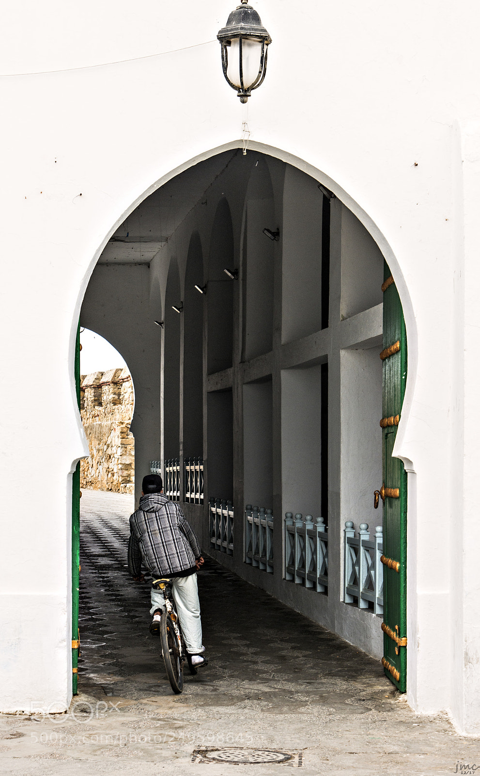 Nikon D800 sample photo. Tanger arco con bici photography