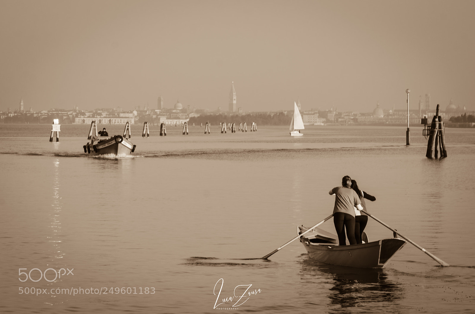 Nikon D7000 sample photo. Venetian traffic photography