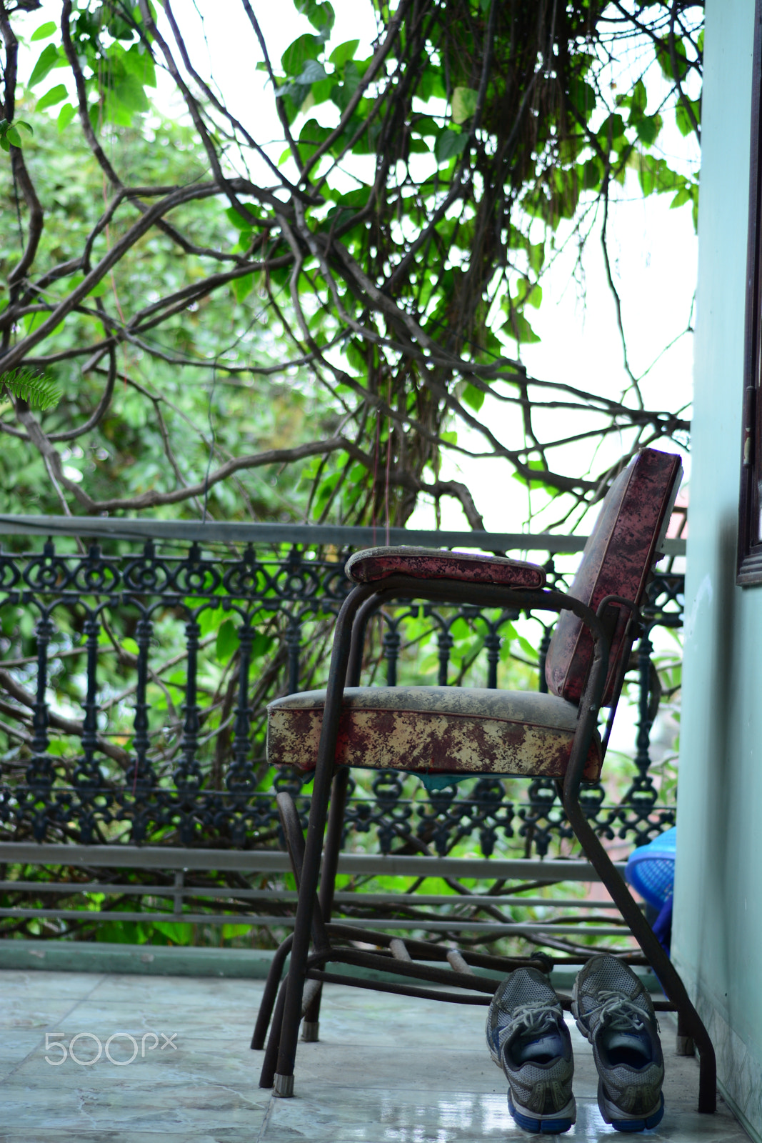 Nikon D7100 + Nikon AF Nikkor 50mm F1.8D sample photo. Chair photography
