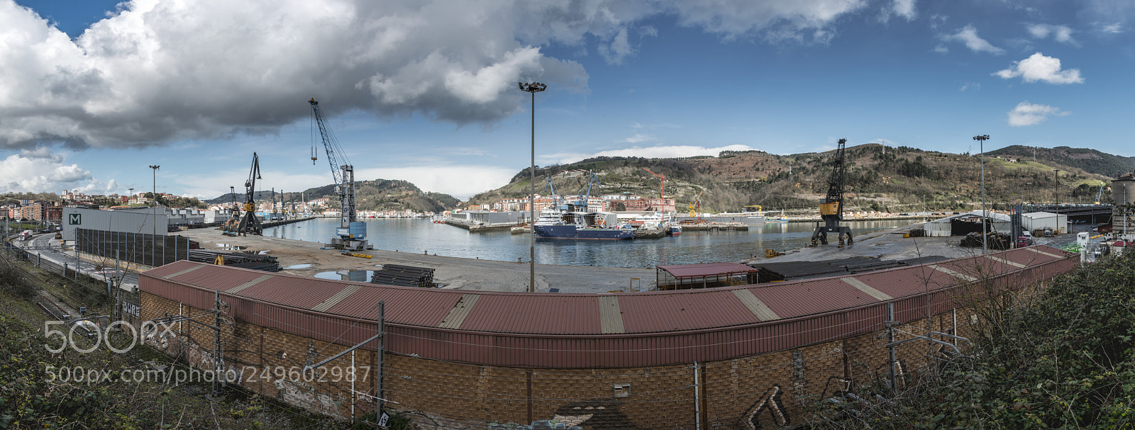 Canon EOS 70D sample photo. Puerto industrial de pasaia. photography