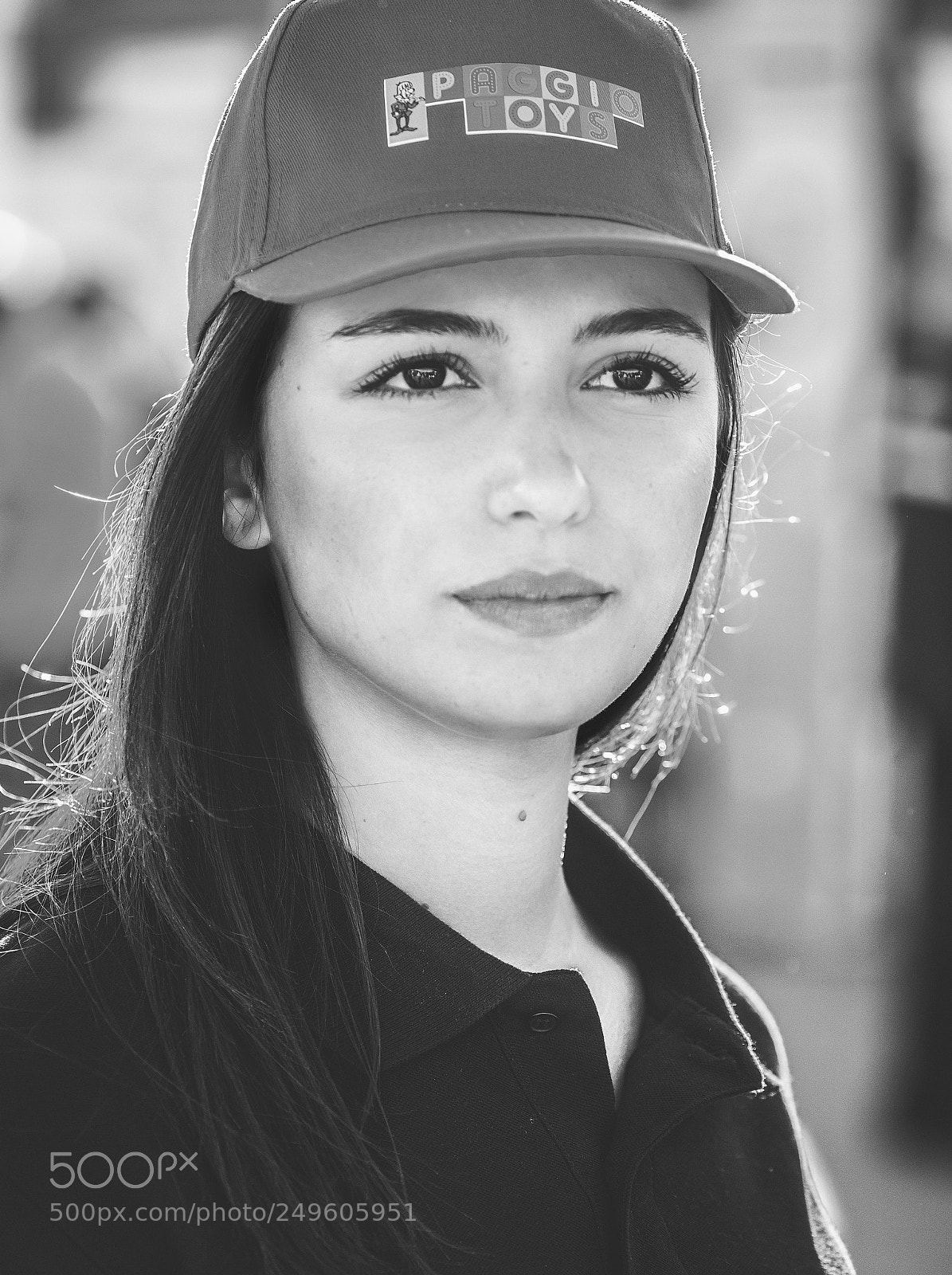 Canon EOS 5D Mark IV sample photo. Beautiful hostess caught in photography