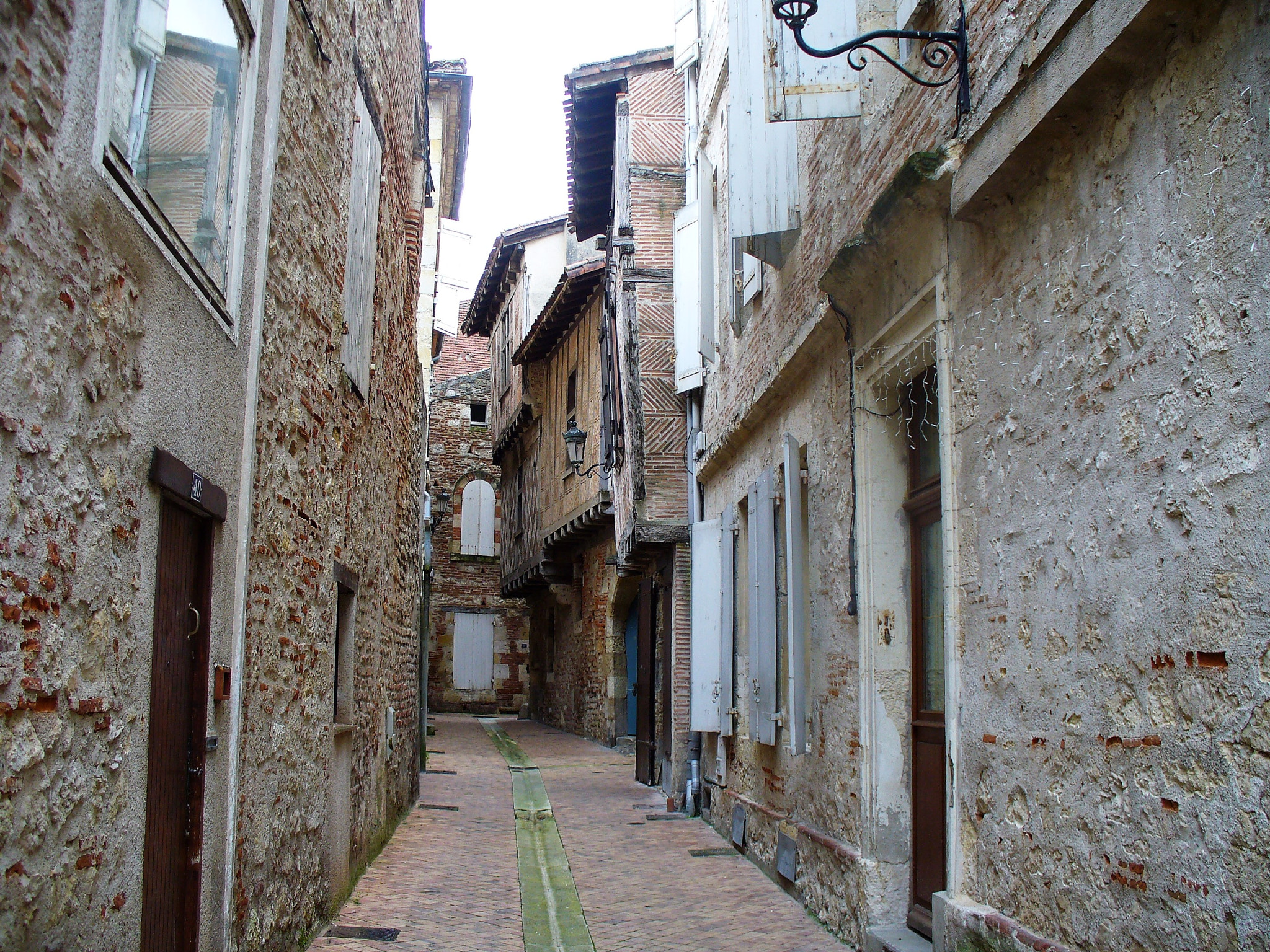 Panasonic DMC-LZ5 sample photo. Agen (france) la vieille ville photography