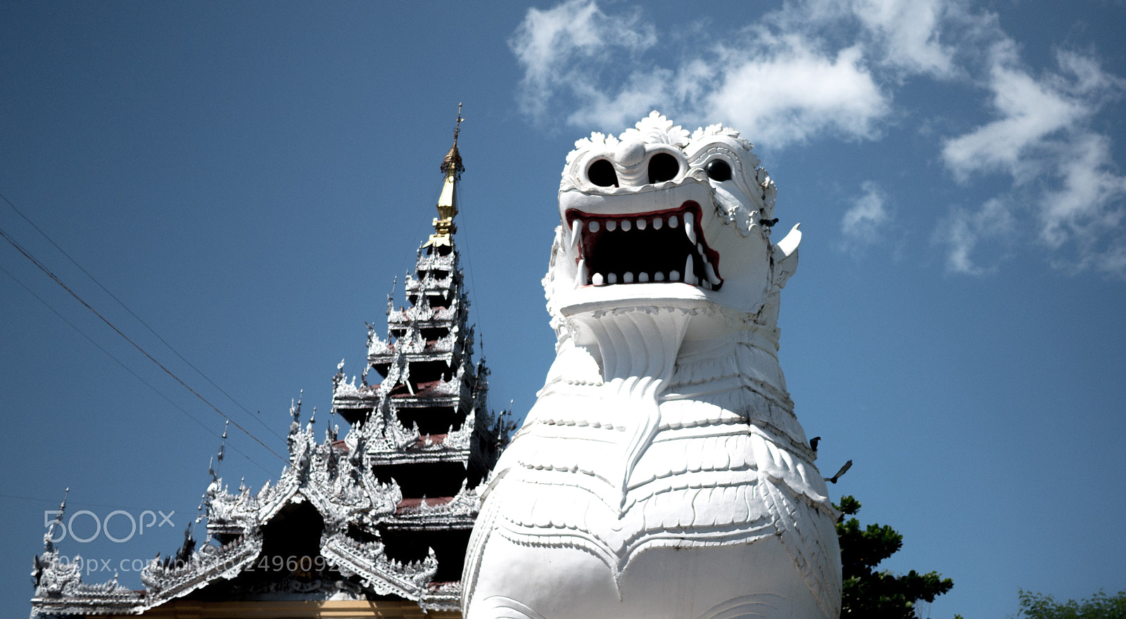 Panasonic Lumix DMC-GX85 (Lumix DMC-GX80 / Lumix DMC-GX7 Mark II) sample photo. Dragon guardian photography