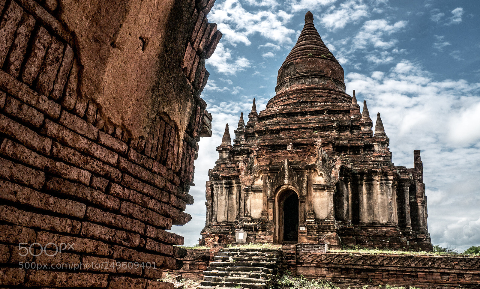Panasonic Lumix DMC-GX85 (Lumix DMC-GX80 / Lumix DMC-GX7 Mark II) sample photo. Hidden temple photography