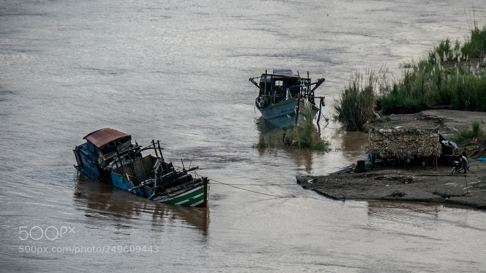 Panasonic Lumix DMC-GX85 (Lumix DMC-GX80 / Lumix DMC-GX7 Mark II) sample photo. Dead boat photography