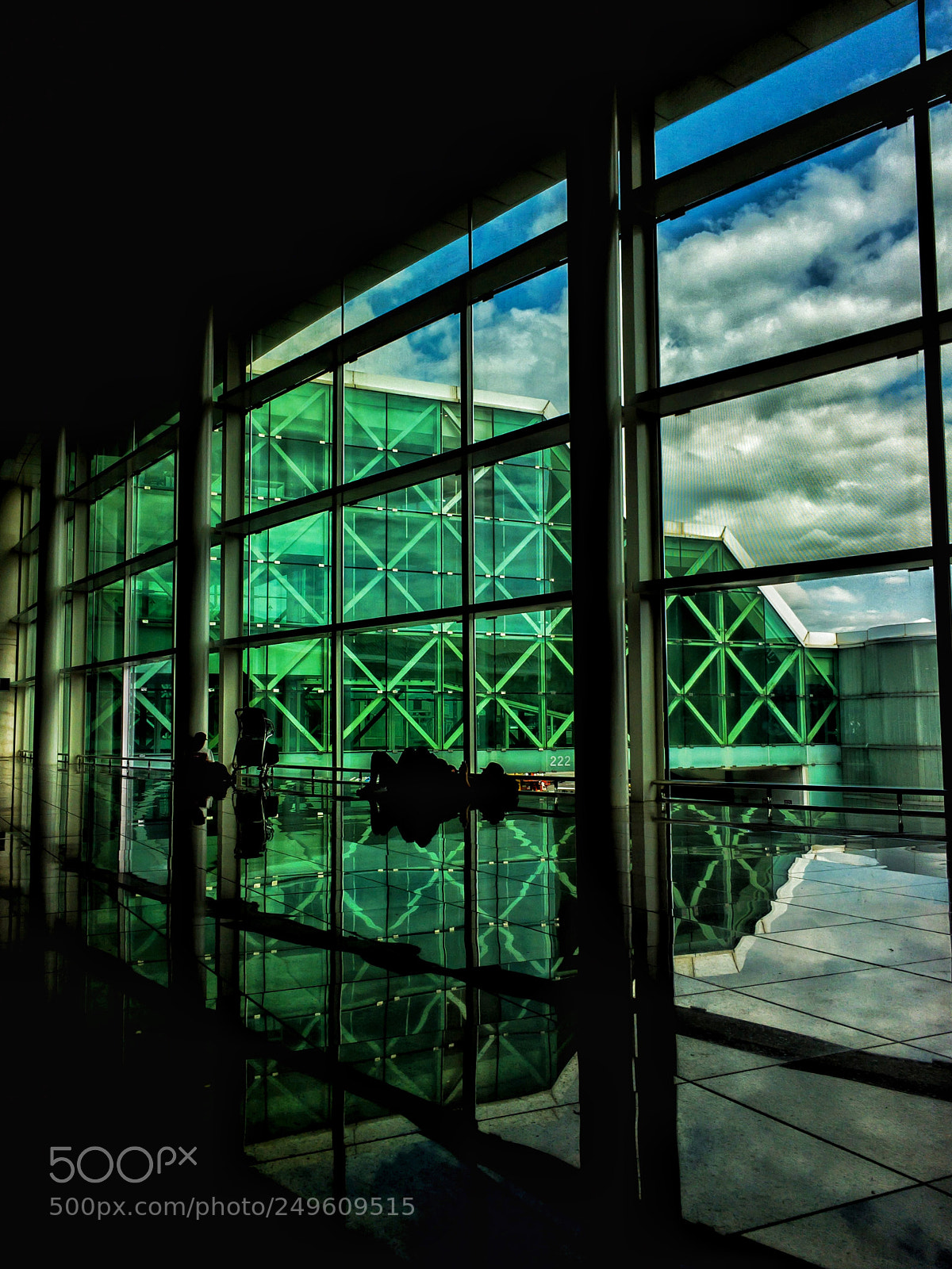 Apple iPhone 6s Plus sample photo. Iphonography. airport.  photography