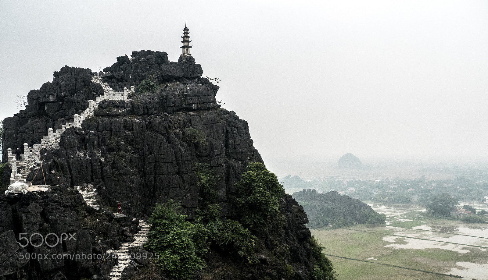 Panasonic Lumix DMC-GX85 (Lumix DMC-GX80 / Lumix DMC-GX7 Mark II) sample photo. Temple photography