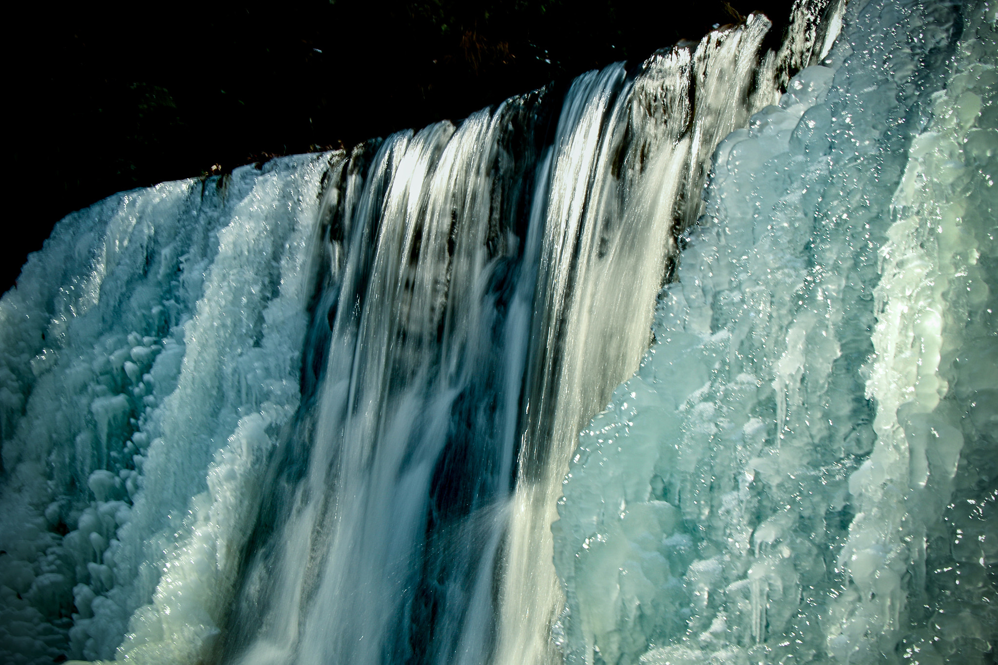 Canon EOS 7D Mark II sample photo. Water between ice photography