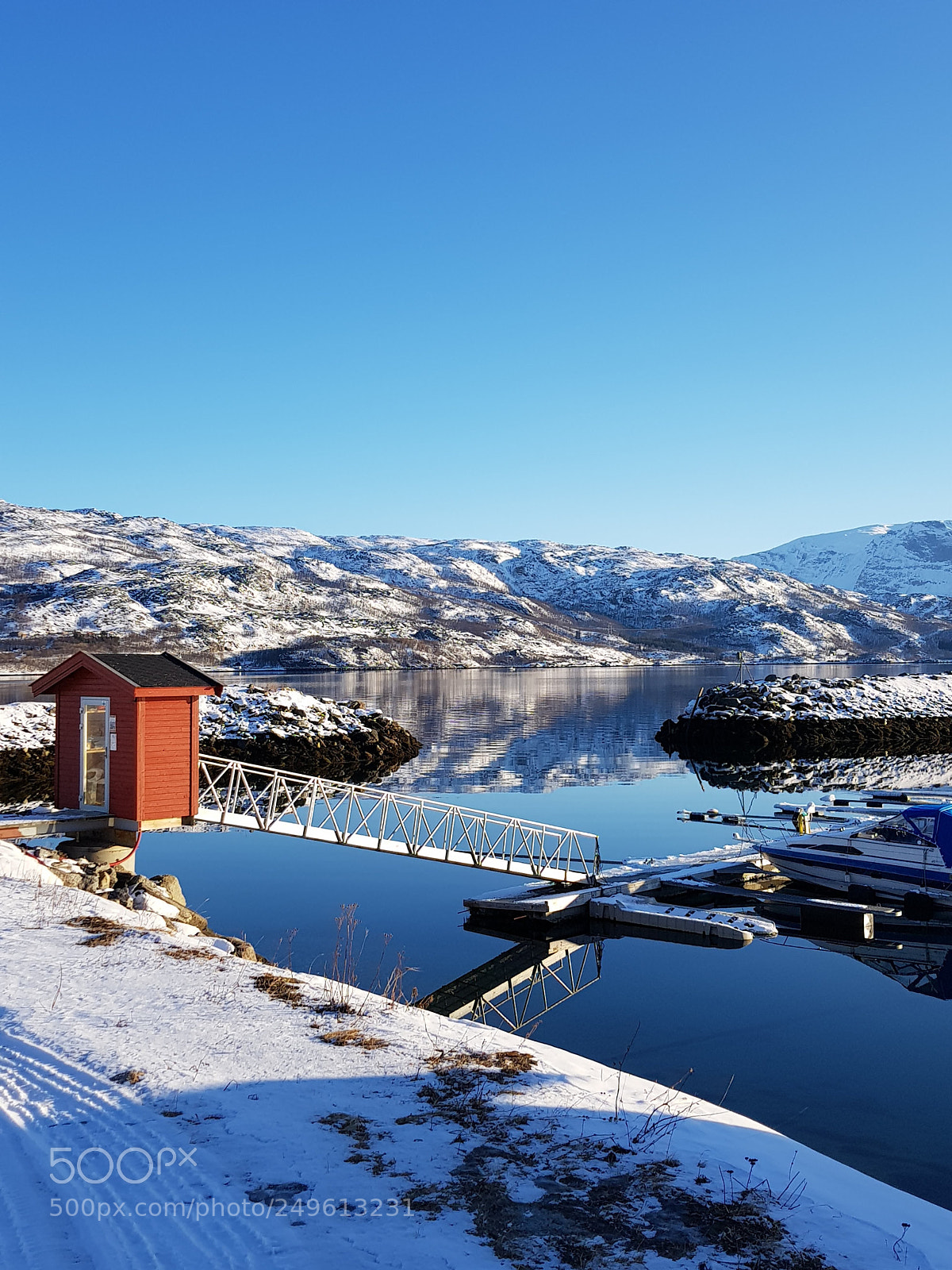 Samsung Galaxy S8 sample photo. A small harbor photography