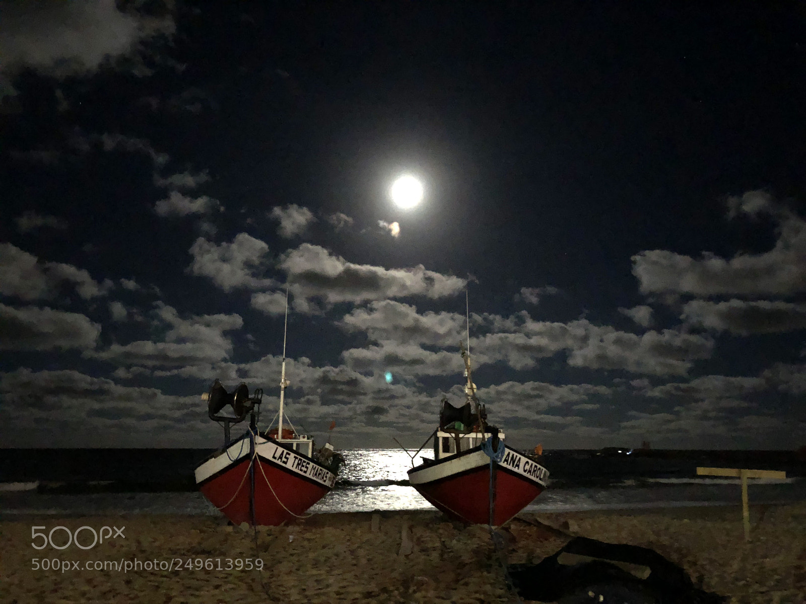 Apple iPhone 8 sample photo. Moon photography