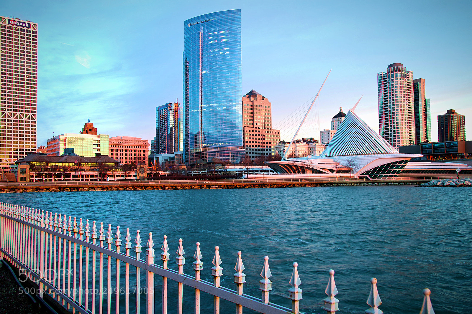 Canon EOS 500D (EOS Rebel T1i / EOS Kiss X3) sample photo. Milwaukee cityscape photography
