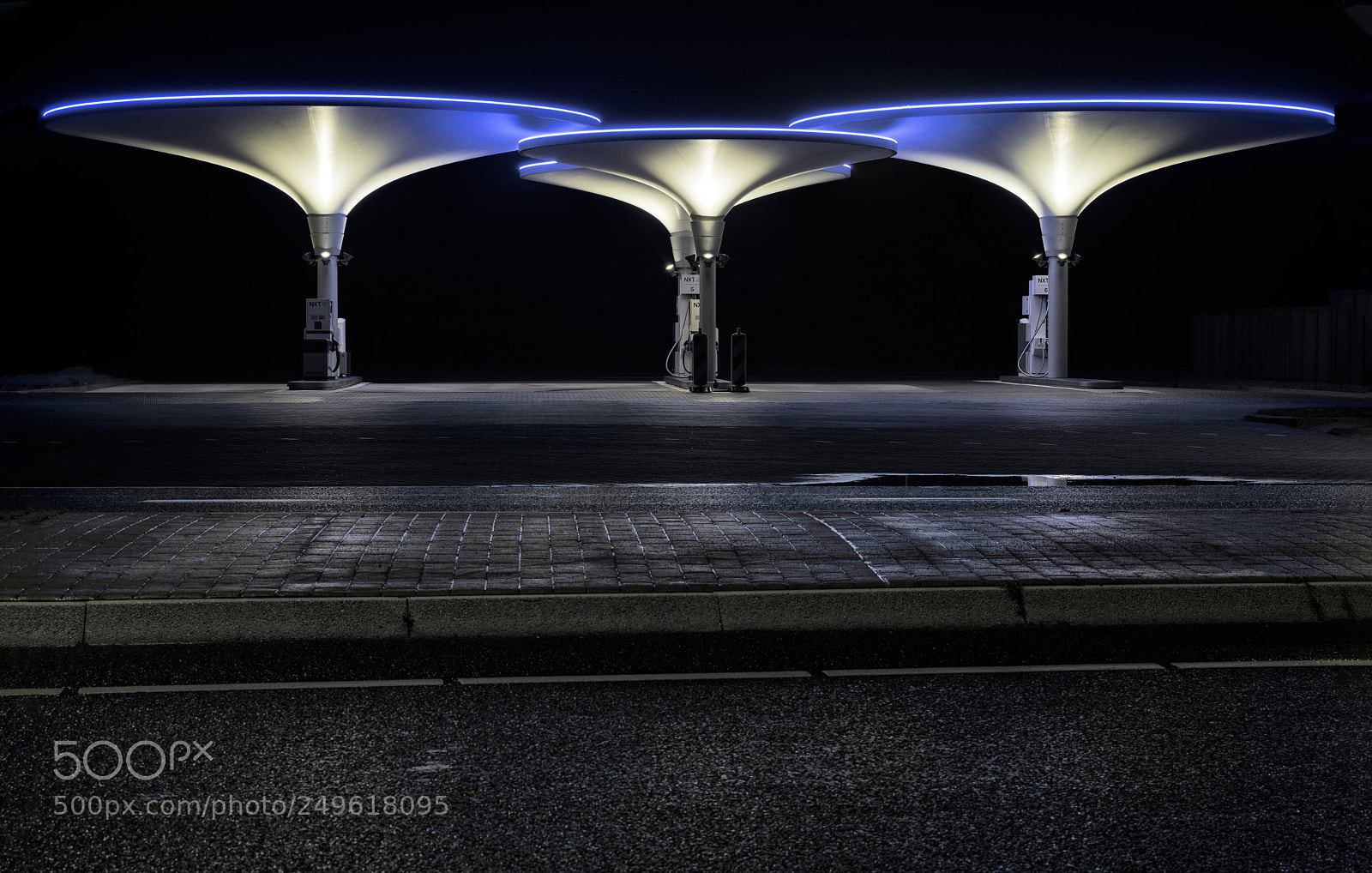 Pentax K-1 sample photo. ΝΧΤ gas station alkmaar photography