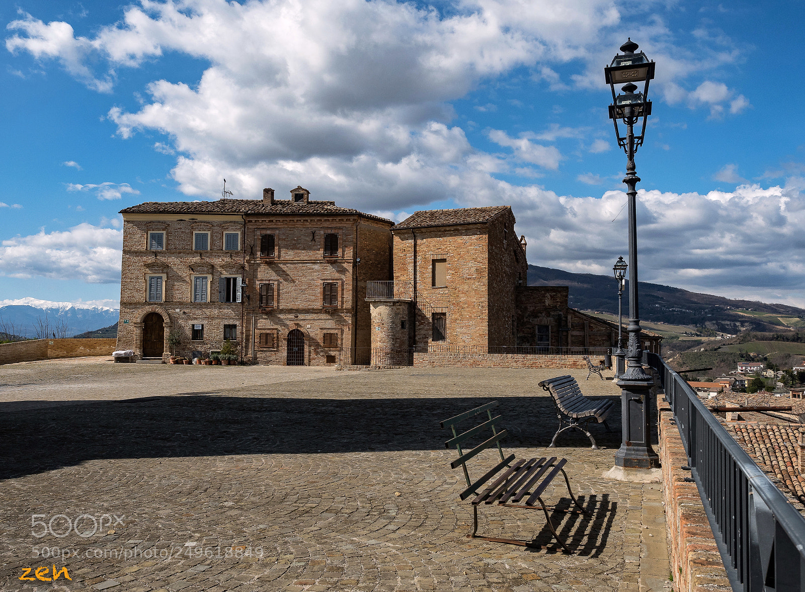 Olympus OM-D E-M5 II sample photo. Castignano - piazza san photography