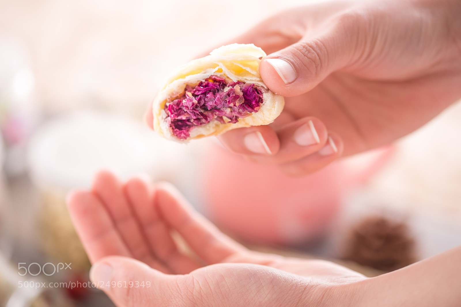 Nikon D610 sample photo. 云南玫瑰鲜花饼 photography