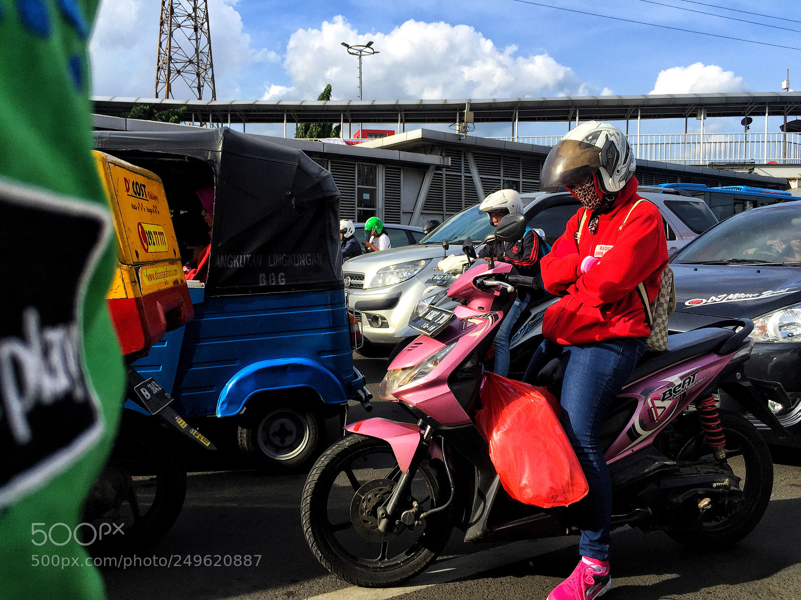 Apple iPhone 6 Plus sample photo. That traffic light photography
