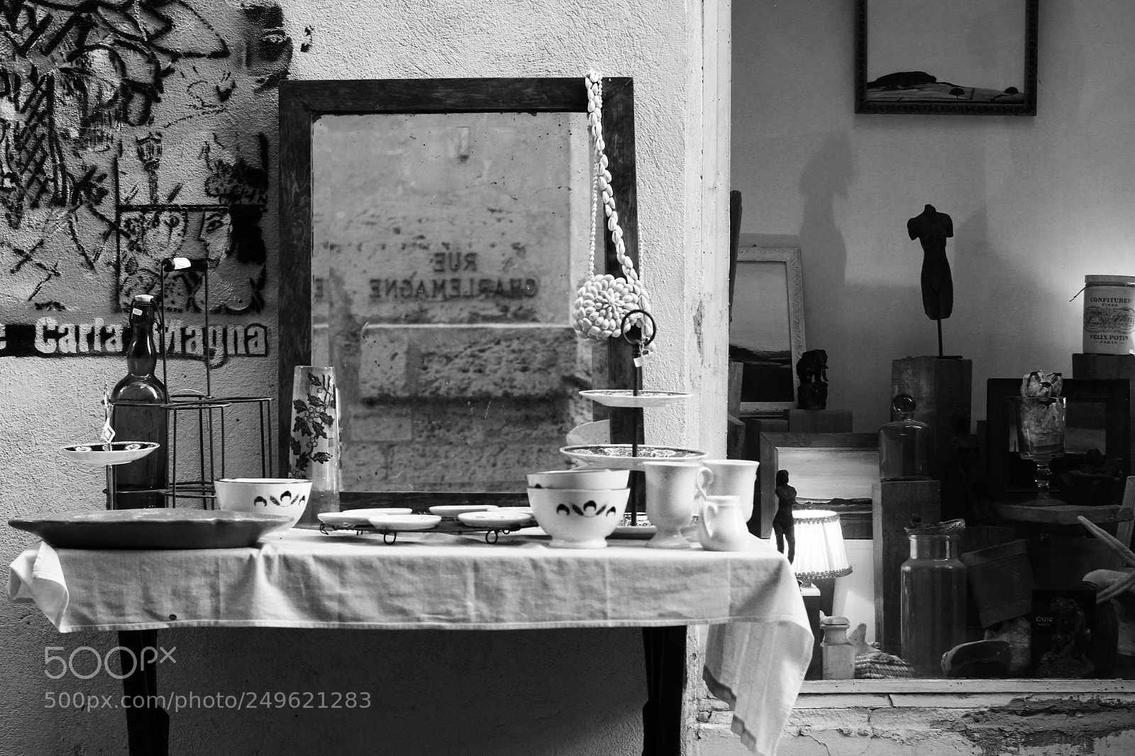 Canon EOS 550D (EOS Rebel T2i / EOS Kiss X4) sample photo. Rue charlemagne photography