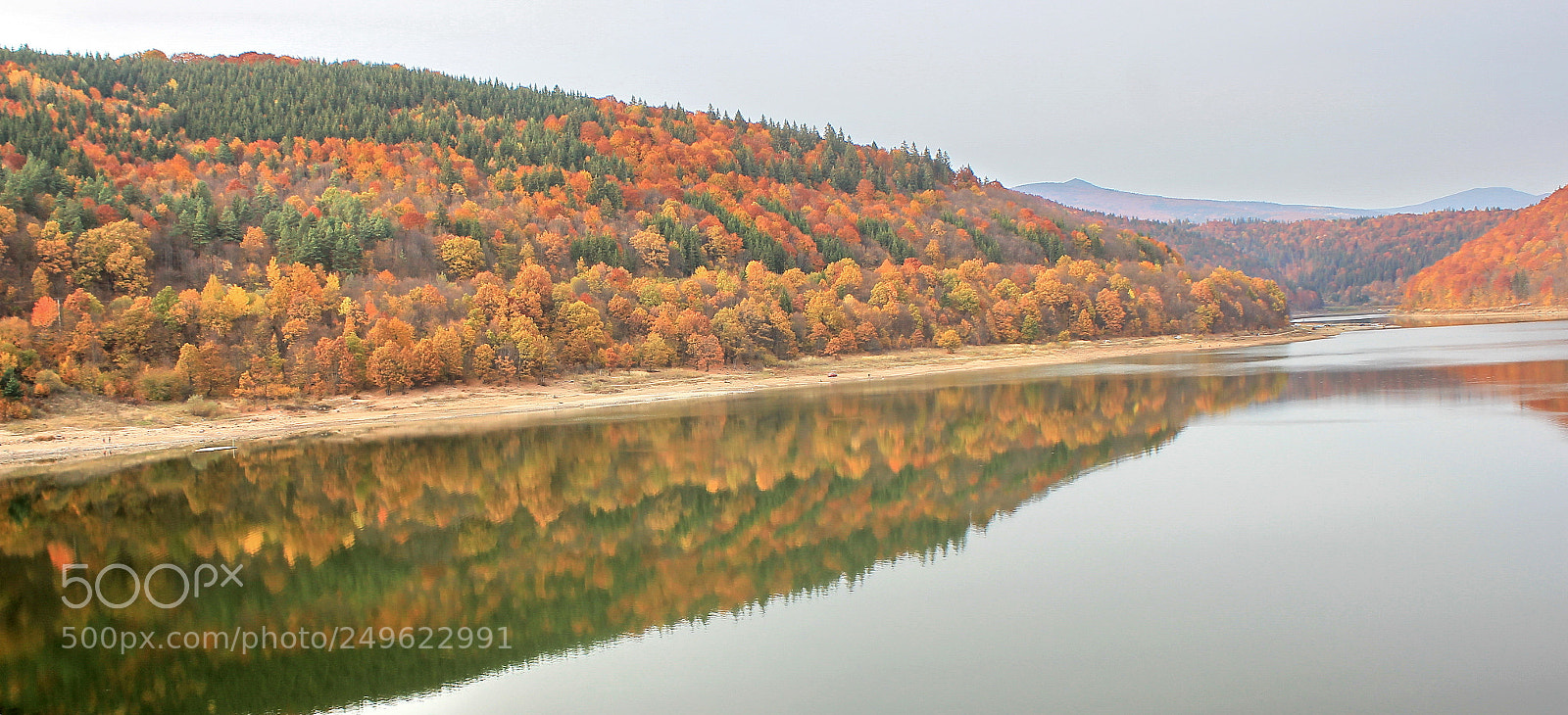 Canon EF-S 18-55mm F3.5-5.6 IS sample photo. Autumn colours photography