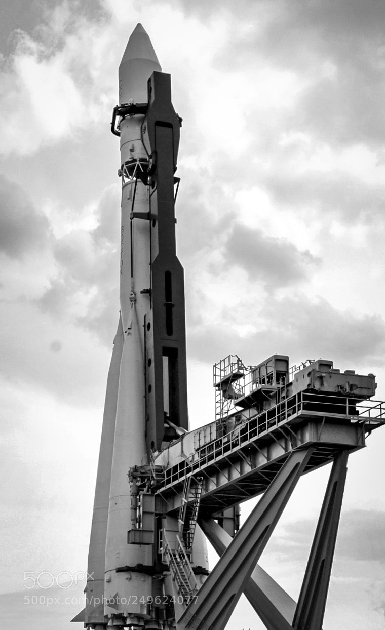 Nikon D300 sample photo. Voskhod rocket. gagarin photography