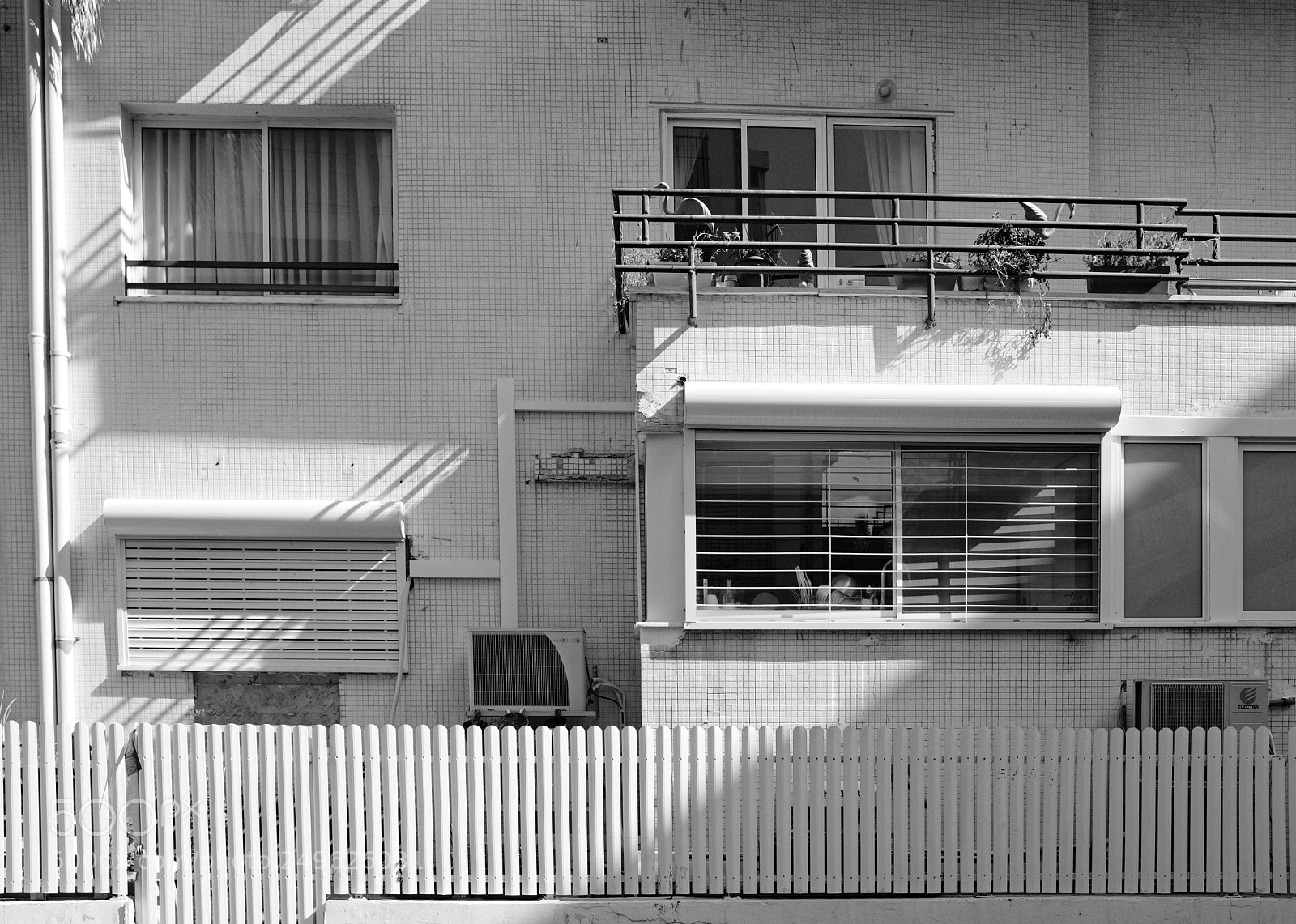 Fujifilm X100F sample photo. White stripes photography