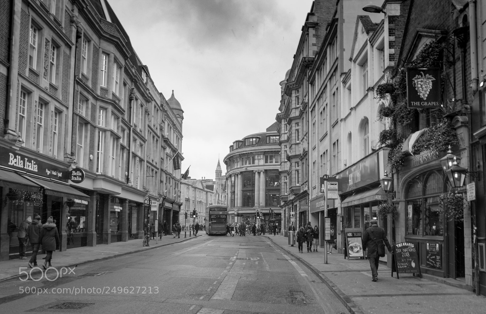 Canon EOS 70D sample photo. George street display photography