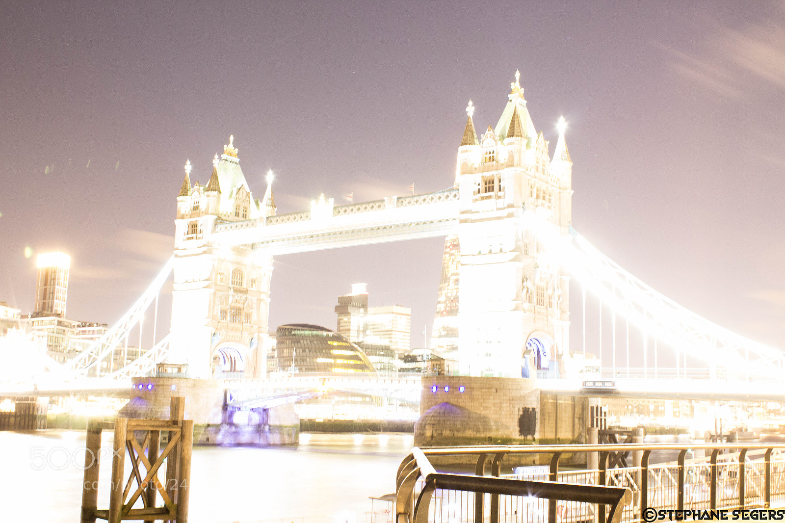 Canon EOS 600D (Rebel EOS T3i / EOS Kiss X5) sample photo. Tower bridge overvoltage photography