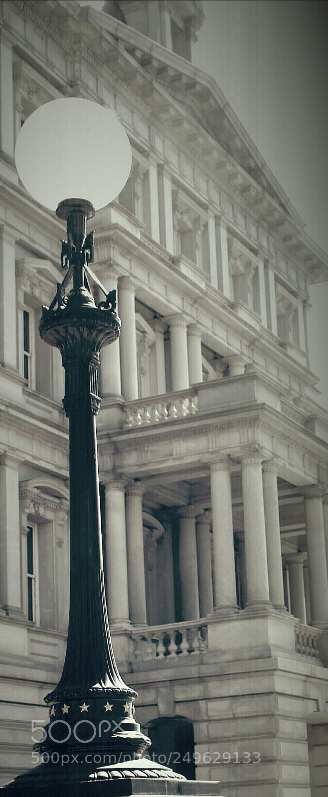 Canon EOS 1300D (EOS Rebel T6 / EOS Kiss X80) sample photo. The lamp....love the architecture photography