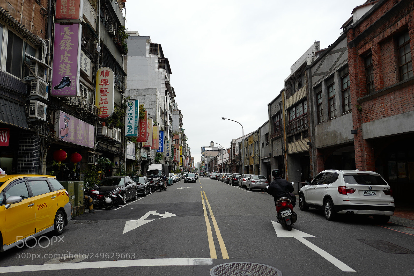 Leica Q (Typ 116) sample photo. 廣告牌圖鑑，就是那條左邊有廣告牌右邊又沒有廣告牌的地方 photography
