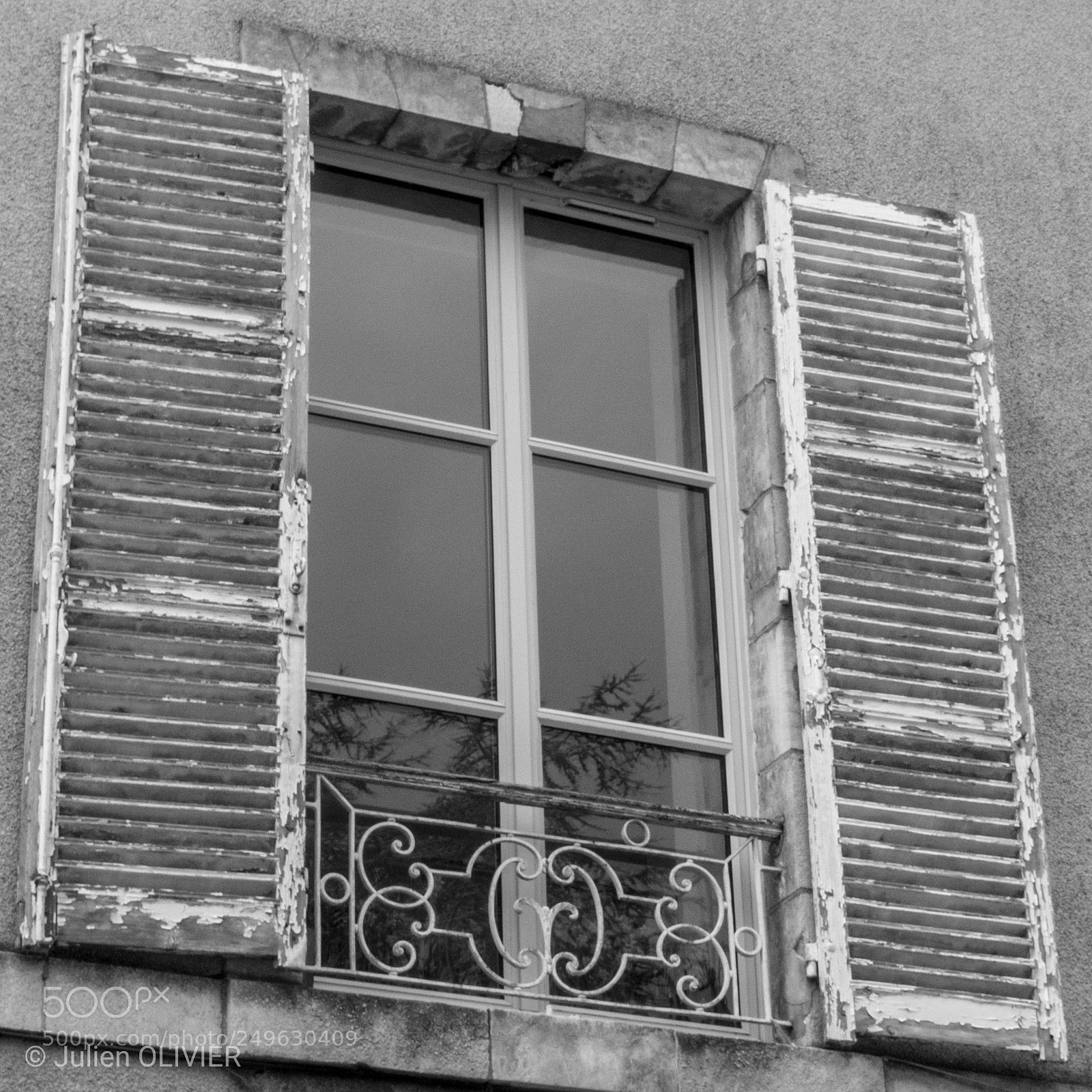 Panasonic Lumix DMC-FZ200 sample photo. Fen tre en noir photography
