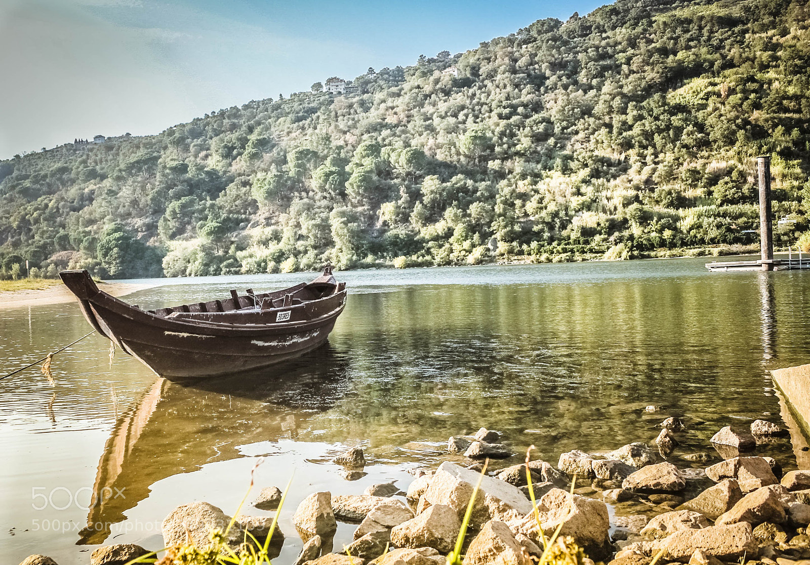 Canon EOS 550D (EOS Rebel T2i / EOS Kiss X4) sample photo. Old boat in douro photography